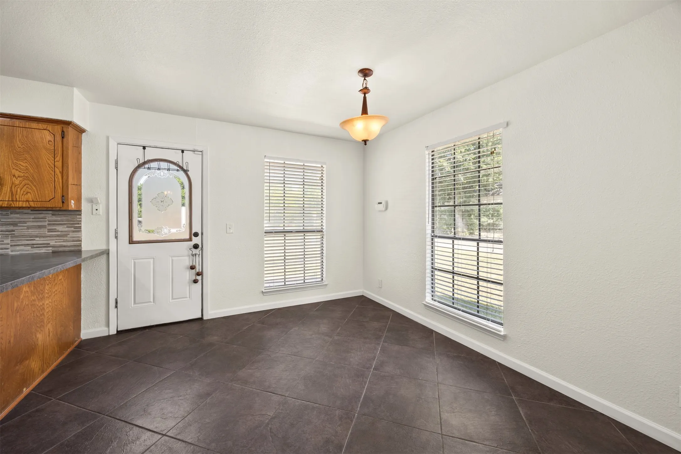 Single Family Residence For Sale in Collin County , 303 Georgia Avenue, Anna, Texas 75409, 3 Bedroom, 1 Bathroom, Garage spaces, 1,380 Sqft, built in 1974, mls#21358512, Real Estate Agent in Anna, Homes For Sale in Collin county, Homes For Sale in Anna, Realtor in Anna Texas, Real Estate Brokerage Independent Realty Texas, Luminita Cordes Realtor
