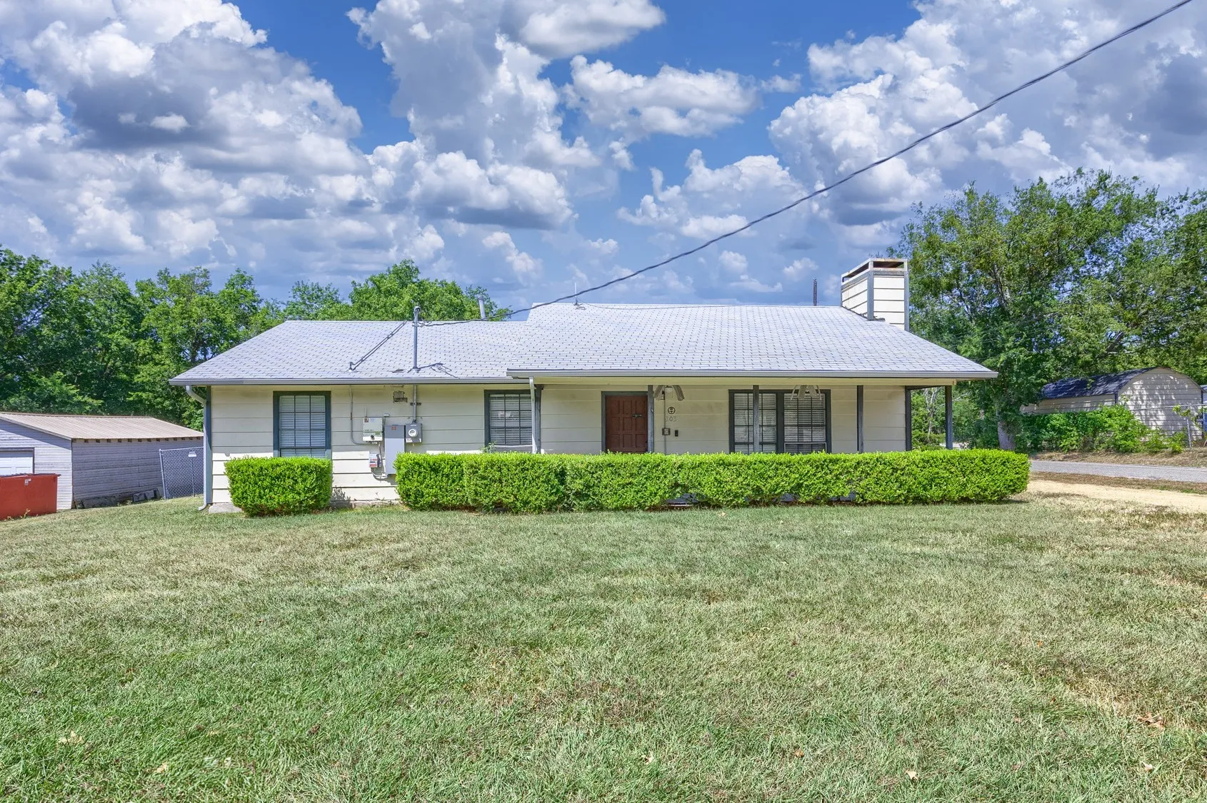 Single Family Residence For Sale in Collin County , 303 Georgia Avenue, Anna, Texas 75409, 3 Bedroom, 1 Bathroom, Garage spaces, 1,380 Sqft, built in 1974, mls#21358512, Real Estate Agent in Anna, Homes For Sale in Collin county, Homes For Sale in Anna, Realtor in Anna Texas, Real Estate Brokerage Independent Realty Texas, Luminita Cordes Realtor