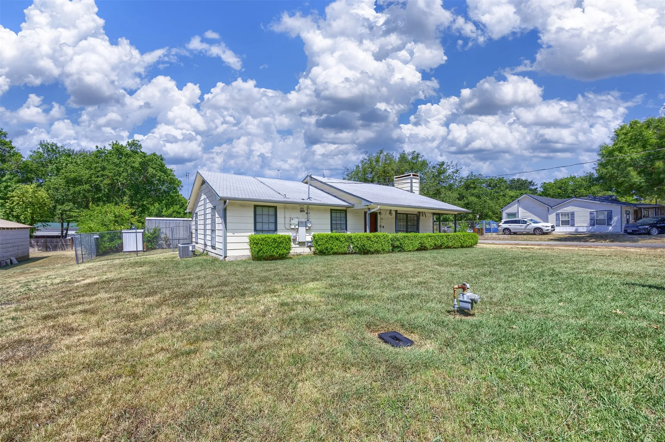 Single Family Residence For Sale in Collin County , 303 Georgia Avenue, Anna, Texas 75409, 3 Bedroom, 1 Bathroom, Garage spaces, 1,380 Sqft, built in 1974, mls#21358512, Real Estate Agent in Anna, Homes For Sale in Collin county, Homes For Sale in Anna, Realtor in Anna Texas, Real Estate Brokerage Independent Realty Texas, Luminita Cordes Realtor