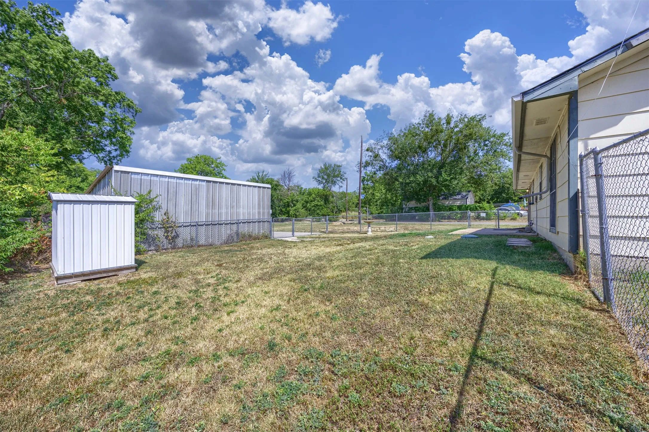 Single Family Residence For Sale in Collin County , 303 Georgia Avenue, Anna, Texas 75409, 3 Bedroom, 1 Bathroom, Garage spaces, 1,380 Sqft, built in 1974, mls#21358512, Real Estate Agent in Anna, Homes For Sale in Collin county, Homes For Sale in Anna, Realtor in Anna Texas, Real Estate Brokerage Independent Realty Texas, Luminita Cordes Realtor