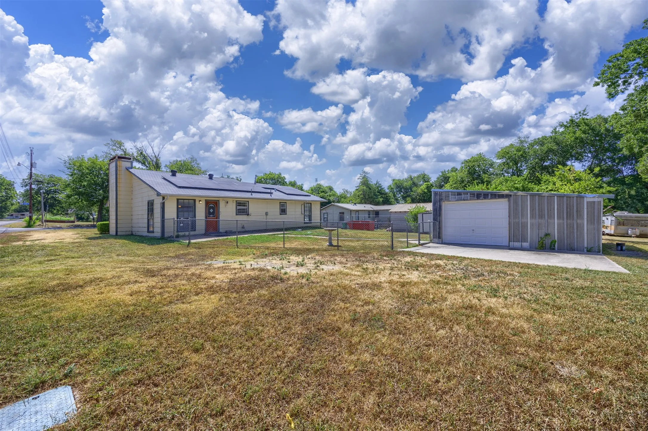 Single Family Residence For Sale in Collin County , 303 Georgia Avenue, Anna, Texas 75409, 3 Bedroom, 1 Bathroom, Garage spaces, 1,380 Sqft, built in 1974, mls#21358512, Real Estate Agent in Anna, Homes For Sale in Collin county, Homes For Sale in Anna, Realtor in Anna Texas, Real Estate Brokerage Independent Realty Texas, Luminita Cordes Realtor