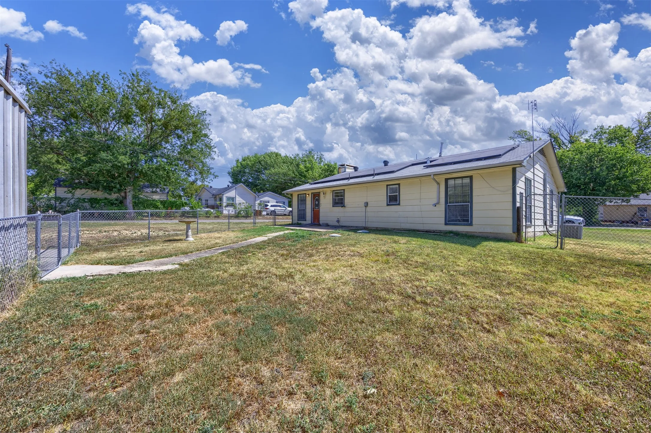 Single Family Residence For Sale in Collin County , 303 Georgia Avenue, Anna, Texas 75409, 3 Bedroom, 1 Bathroom, Garage spaces, 1,380 Sqft, built in 1974, mls#21358512, Real Estate Agent in Anna, Homes For Sale in Collin county, Homes For Sale in Anna, Realtor in Anna Texas, Real Estate Brokerage Independent Realty Texas, Luminita Cordes Realtor
