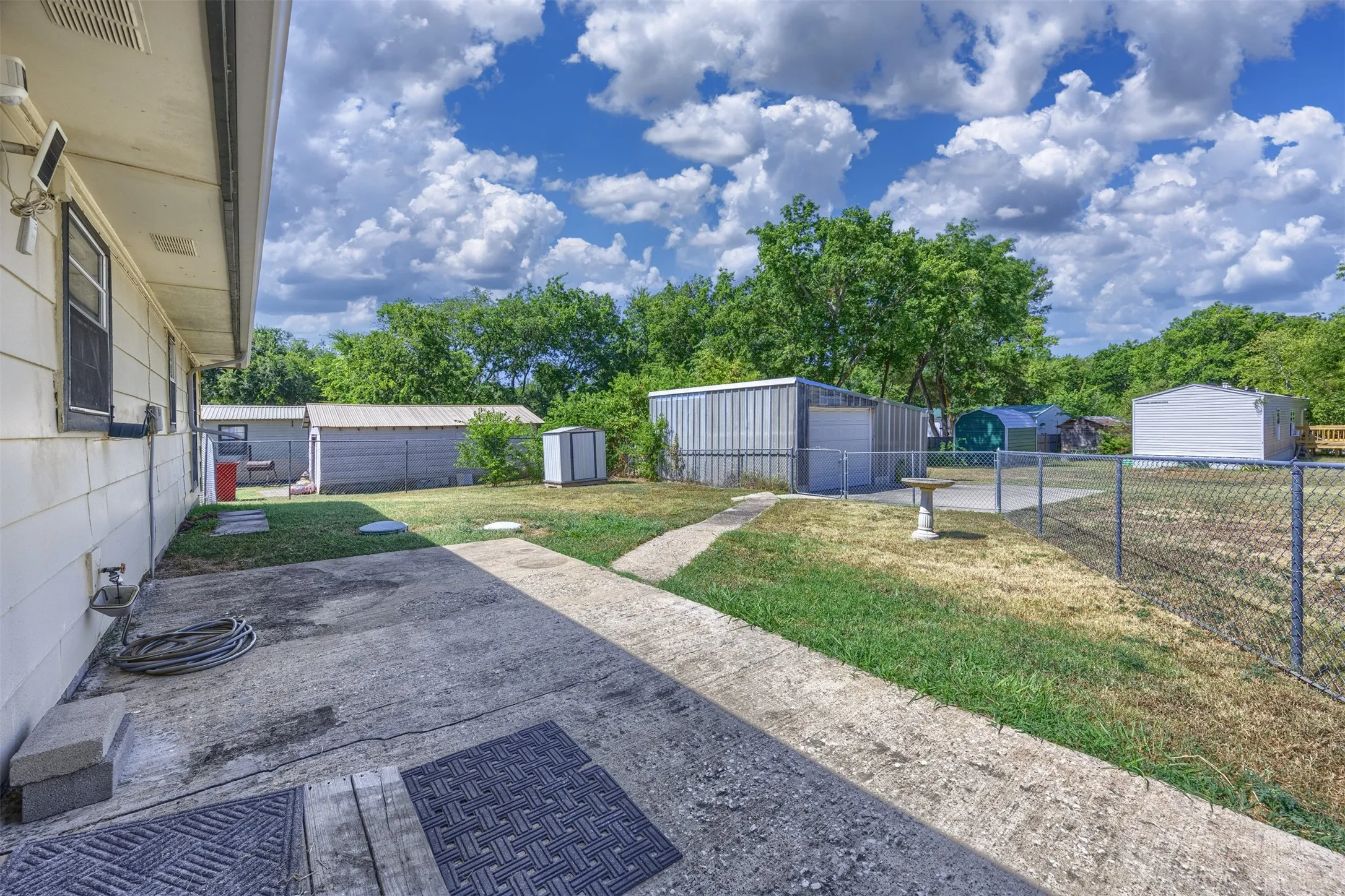 Single Family Residence For Sale in Collin County , 303 Georgia Avenue, Anna, Texas 75409, 3 Bedroom, 1 Bathroom, Garage spaces, 1,380 Sqft, built in 1974, mls#21358512, Real Estate Agent in Anna, Homes For Sale in Collin county, Homes For Sale in Anna, Realtor in Anna Texas, Real Estate Brokerage Independent Realty Texas, Luminita Cordes Realtor