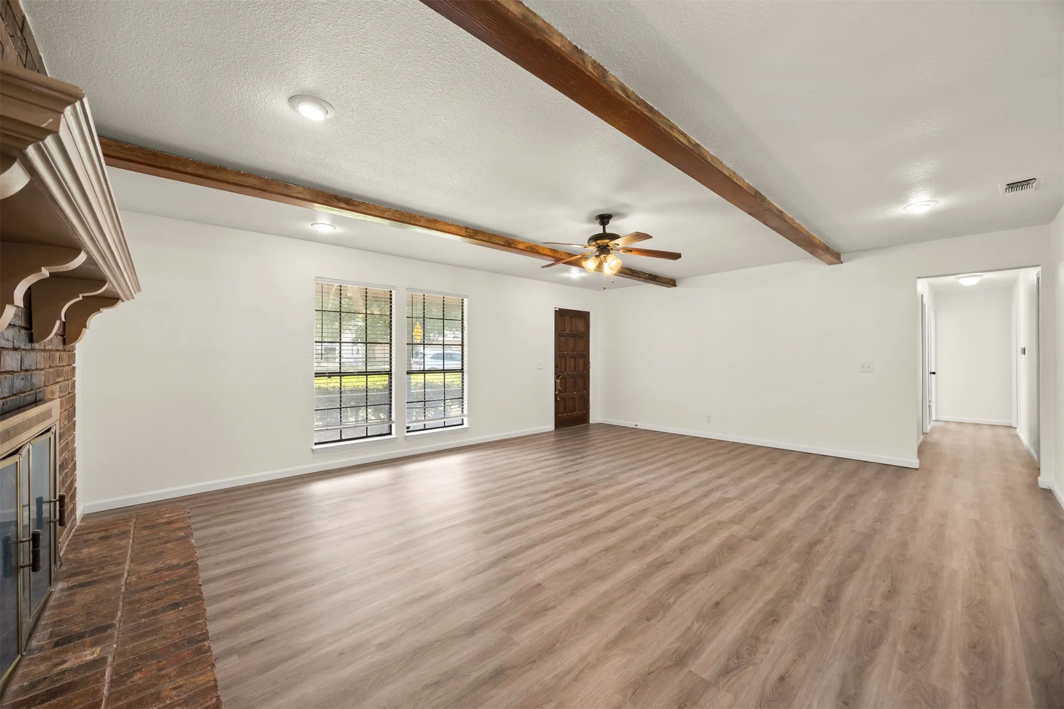 Single Family Residence For Sale in Collin County , 303 Georgia Avenue, Anna, Texas 75409, 3 Bedroom, 1 Bathroom, Garage spaces, 1,380 Sqft, built in 1974, mls#21358512, Real Estate Agent in Anna, Homes For Sale in Collin county, Homes For Sale in Anna, Realtor in Anna Texas, Real Estate Brokerage Independent Realty Texas, Luminita Cordes Realtor