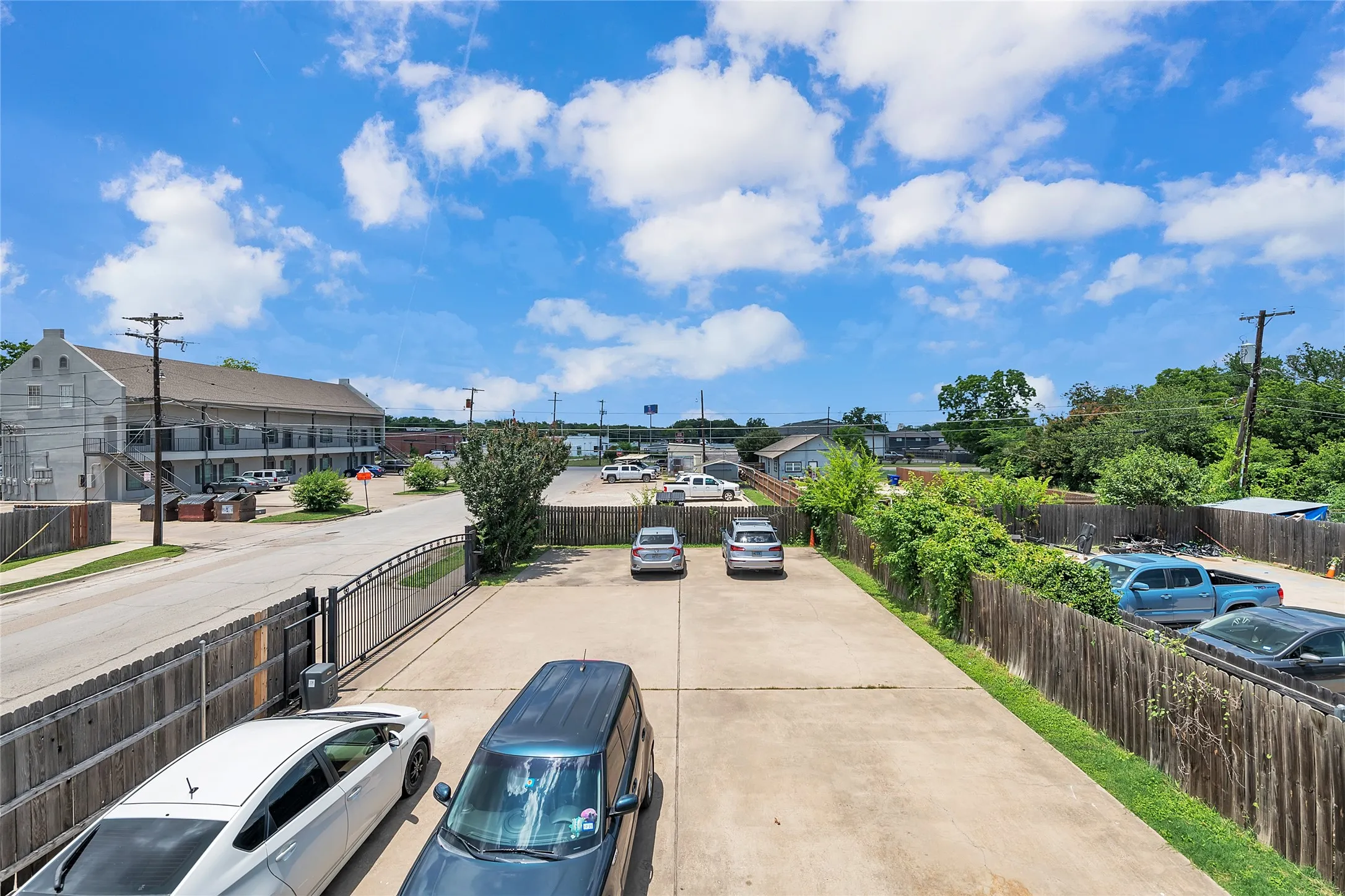 Duplex For Sale in Mc Lennan County , 1425 James Avenue, Waco, Texas 76706, 8 Bedroom, 4 Bathroom, Garage spaces, 0 Sqft, built in 2006, Price $569,000, mls#21360543, Real Estate Agent in Waco, Homes For Sale in Mc Lennan county, Homes For Sale in Waco, Realtor in Waco Texas, Real Estate Brokerage Independent Realty Texas, Luminita Cordes Realtor