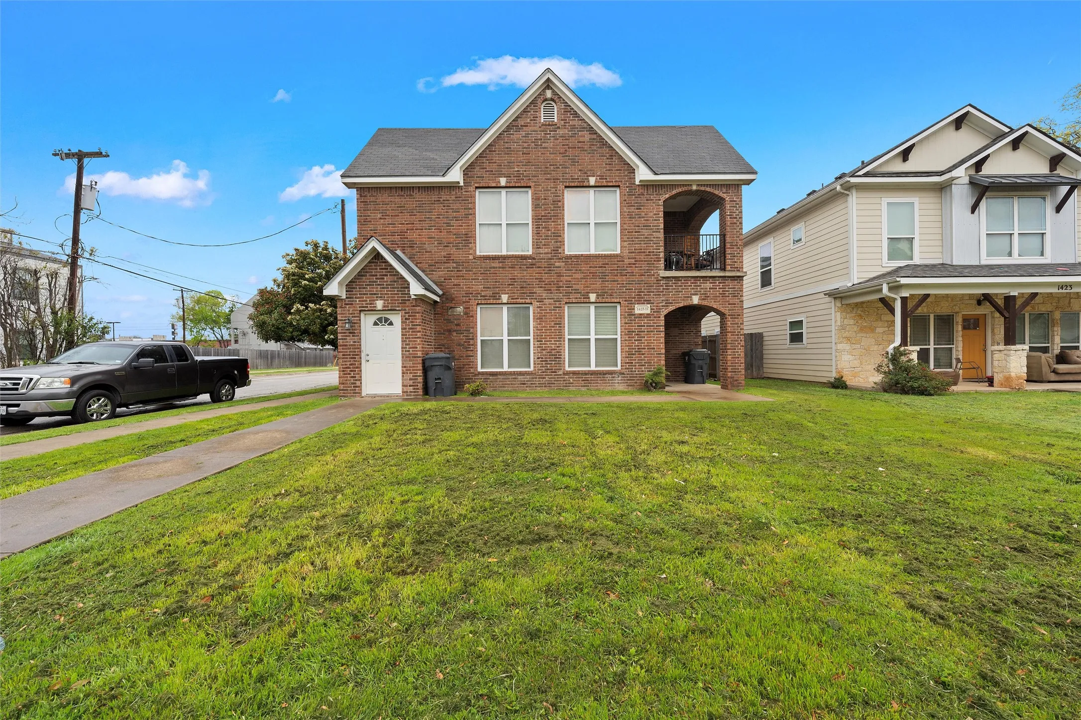 Duplex For Sale in Mc Lennan County , 1425 James Avenue, Waco, Texas 76706, 8 Bedroom, 4 Bathroom, Garage spaces, 0 Sqft, built in 2006, Price $569,000, mls#21360543, Real Estate Agent in Waco, Homes For Sale in Mc Lennan county, Homes For Sale in Waco, Realtor in Waco Texas, Real Estate Brokerage Independent Realty Texas, Luminita Cordes Realtor