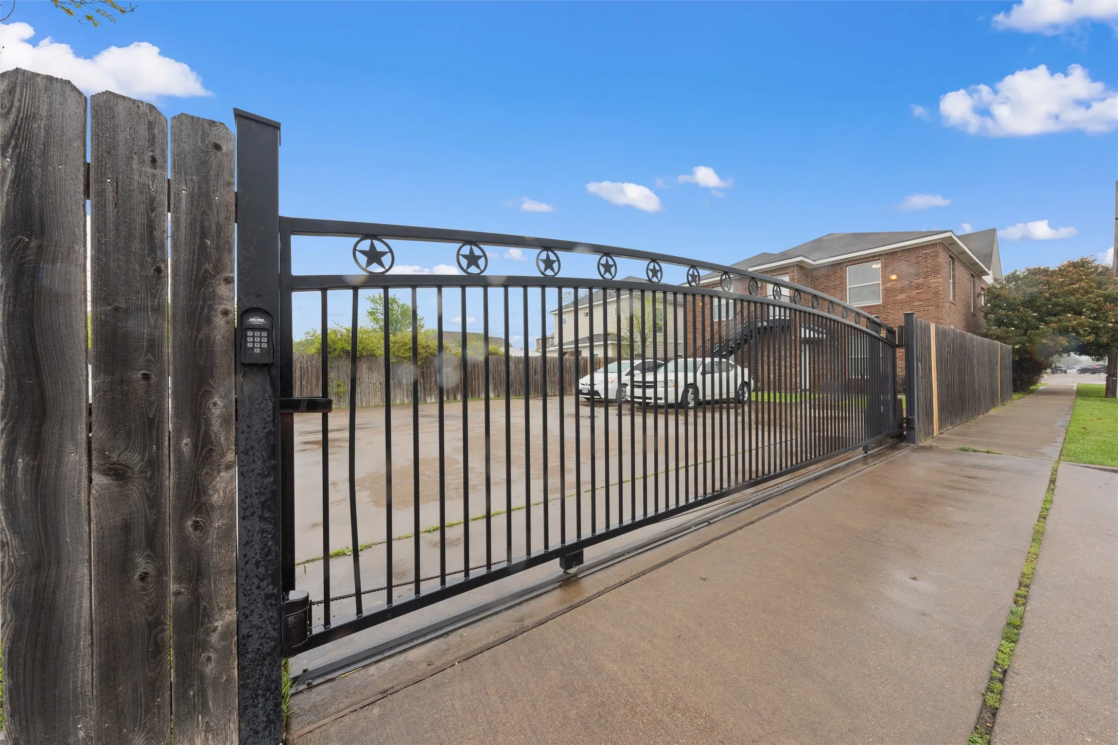 Duplex For Sale in Mc Lennan County , 1425 James Avenue, Waco, Texas 76706, 8 Bedroom, 4 Bathroom, Garage spaces, 0 Sqft, built in 2006, Price $569,000, mls#21360543, Real Estate Agent in Waco, Homes For Sale in Mc Lennan county, Homes For Sale in Waco, Realtor in Waco Texas, Real Estate Brokerage Independent Realty Texas, Luminita Cordes Realtor