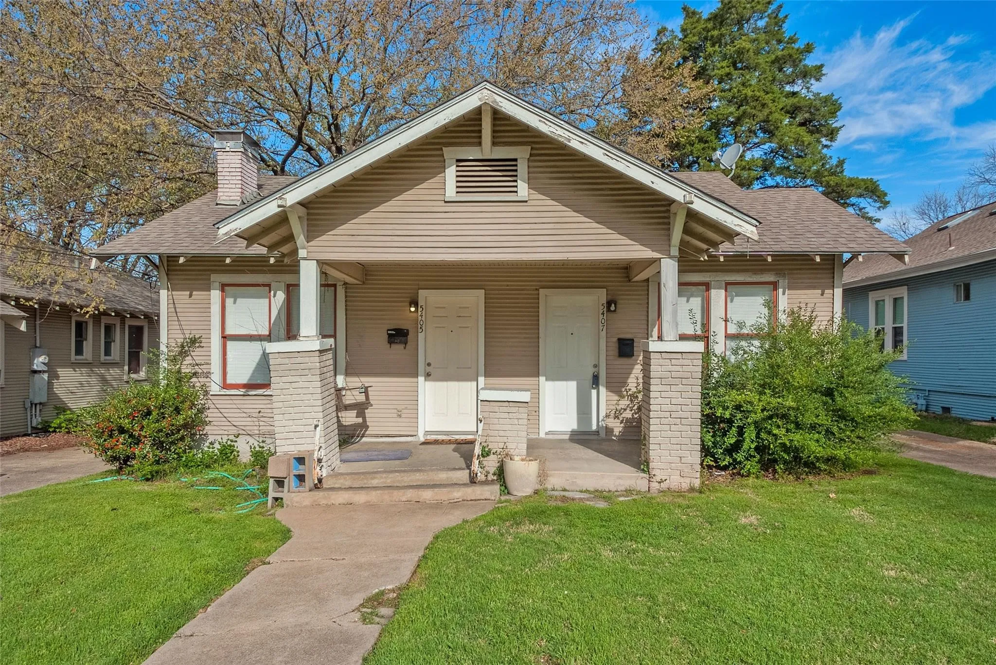 Duplex For Rent in Dallas County , 5407 Worth Street, Dallas, Texas 75214, 1 Bedroom, 1 Bathroom, 1 Garage spaces, 692 Sqft, built in 1915, mls#21361626, Real Estate Agent in Dallas, Homes For Rent in Dallas county, Homes For Rent in Dallas, Realtor in Dallas Texas, Real Estate Brokerage Independent Realty Texas, Luminita Cordes Realtor