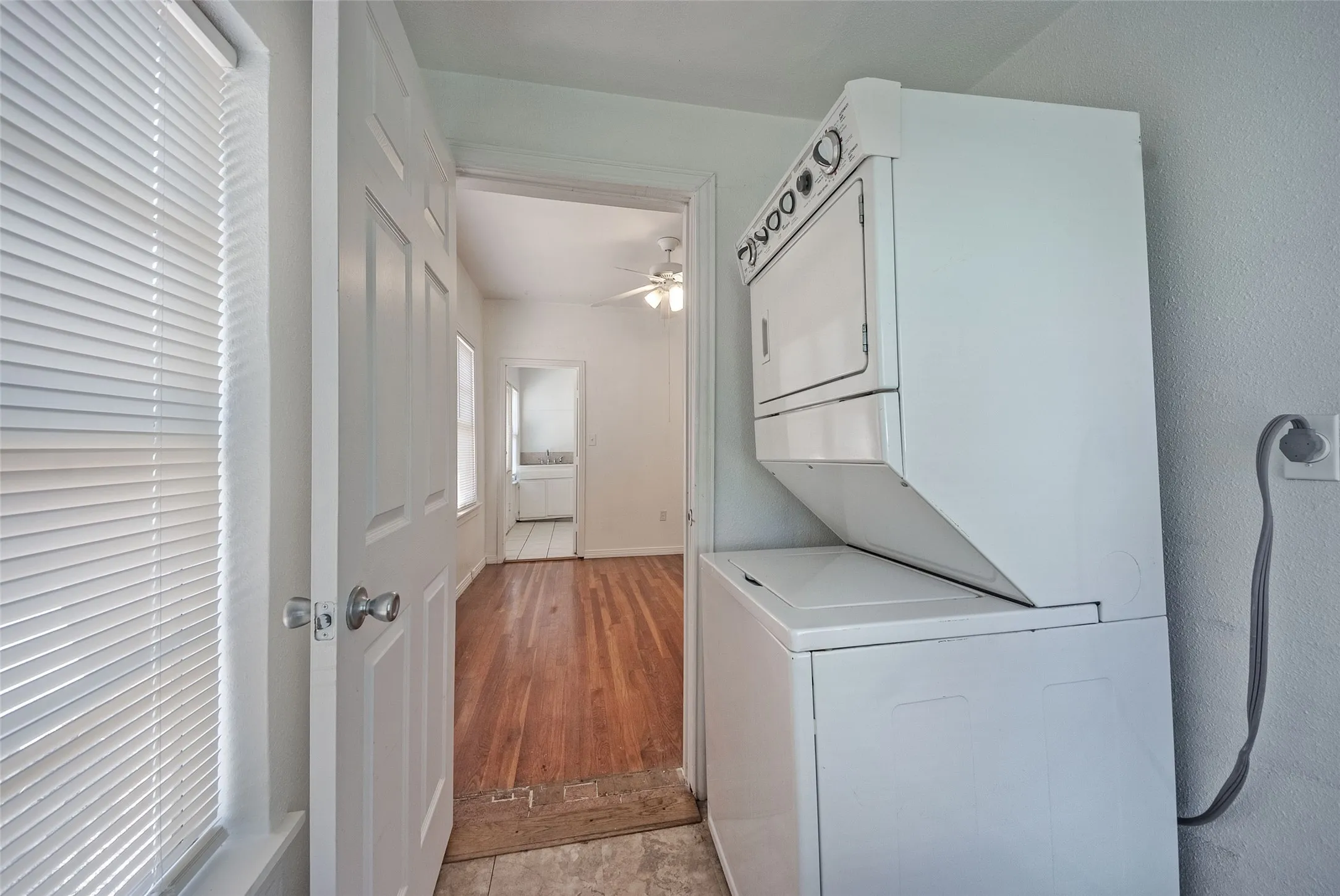 Duplex For Rent in Dallas County , 5407 Worth Street, Dallas, Texas 75214, 1 Bedroom, 1 Bathroom, 1 Garage spaces, 692 Sqft, built in 1915, mls#21361626, Real Estate Agent in Dallas, Homes For Rent in Dallas county, Homes For Rent in Dallas, Realtor in Dallas Texas, Real Estate Brokerage Independent Realty Texas, Luminita Cordes Realtor