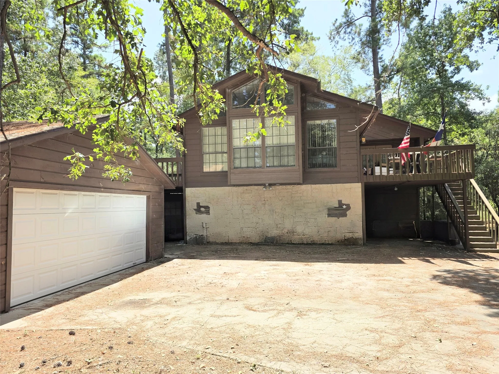 Single Family Residence For Sale in Trinity County , 178 Coral Gables, Trinity, Texas 75862, 4 Bedroom, 3 Bathroom, 2 Garage spaces, 3,005 Sqft, built in 1988, mls#21363326, Real Estate Agent in Trinity, Homes For Sale in Trinity county, Homes For Sale in Trinity, Realtor in Trinity Texas, Real Estate Brokerage Independent Realty Texas, Luminita Cordes Realtor