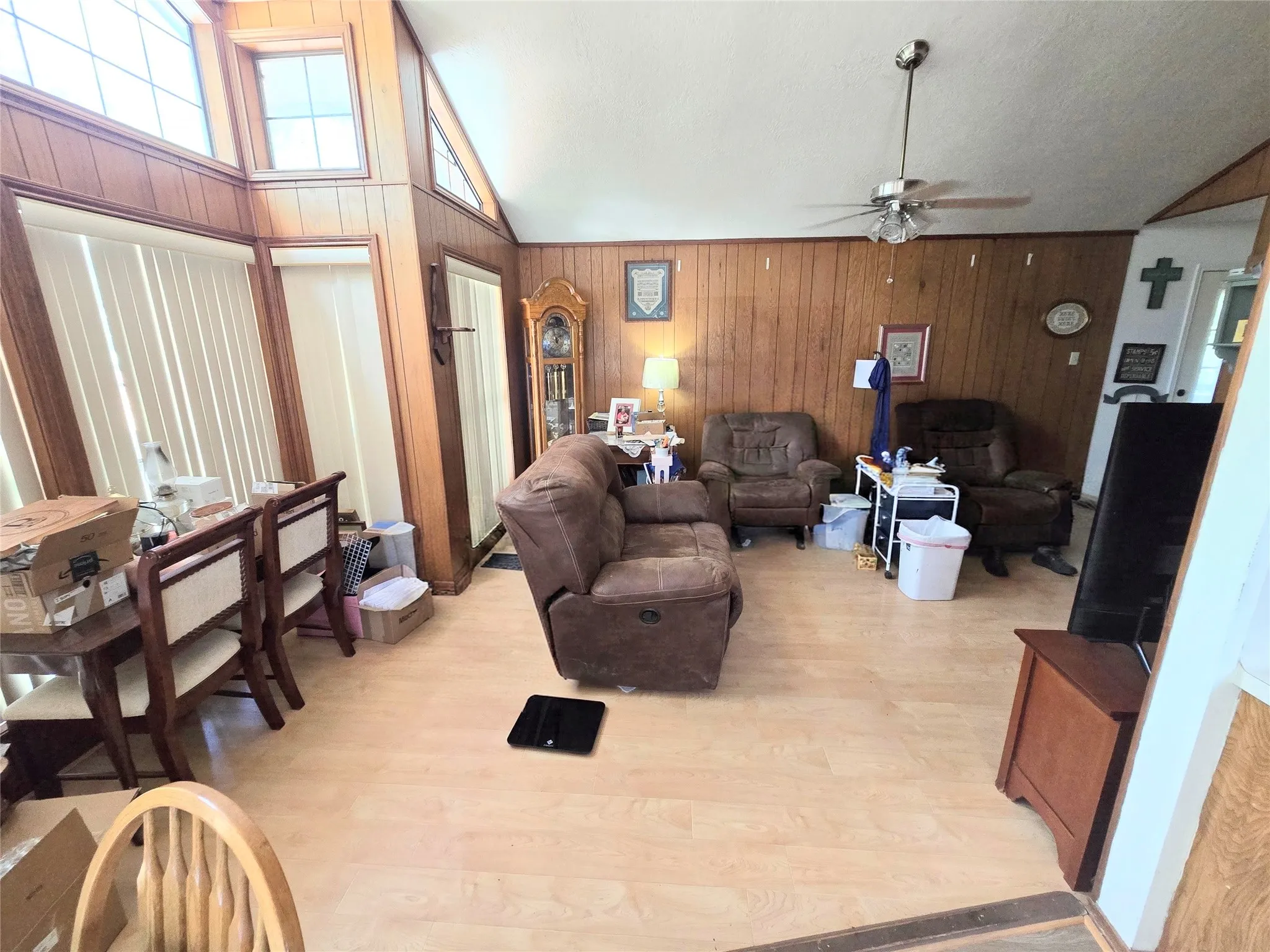 Single Family Residence For Sale in Trinity County , 178 Coral Gables, Trinity, Texas 75862, 4 Bedroom, 3 Bathroom, 2 Garage spaces, 3,005 Sqft, built in 1988, mls#21363326, Real Estate Agent in Trinity, Homes For Sale in Trinity county, Homes For Sale in Trinity, Realtor in Trinity Texas, Real Estate Brokerage Independent Realty Texas, Luminita Cordes Realtor