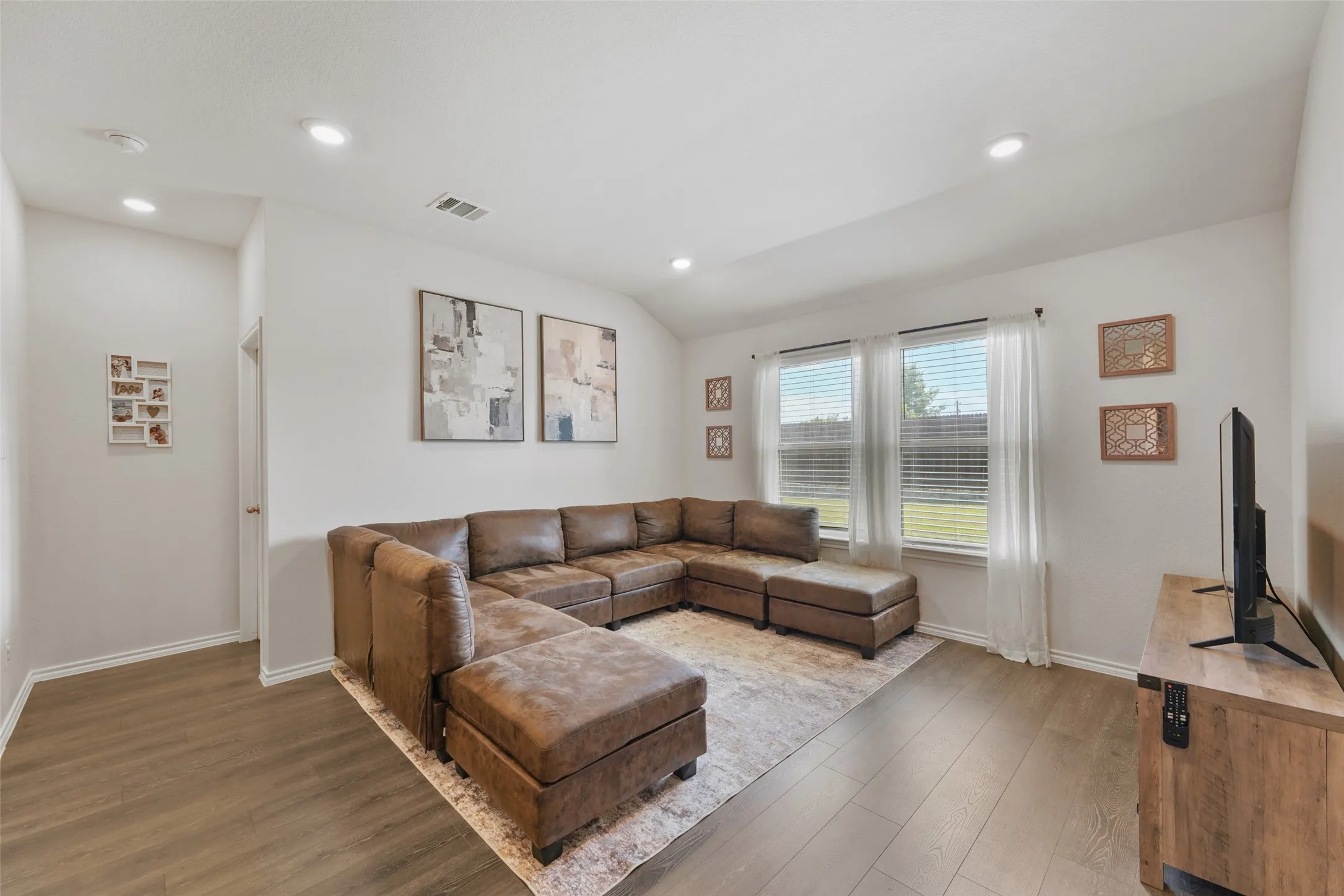 Single Family Residence For Sale in Hunt County , 144 Silver Charm Lane, Caddo Mills, Texas 75135, 4 Bedroom, 2 Bathroom, 2 Garage spaces, 1,583 Sqft, built in 2021, mls#21363163, Real Estate Agent in Caddo Mills, Homes For Sale in Hunt county, Homes For Sale in Caddo Mills, Realtor in Caddo Mills Texas, Real Estate Brokerage Independent Realty Texas, Luminita Cordes Realtor