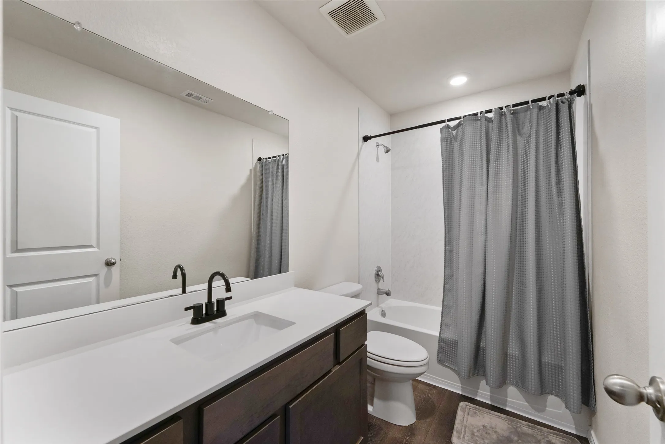 Single Family Residence For Sale in Hunt County , 144 Silver Charm Lane, Caddo Mills, Texas 75135, 4 Bedroom, 2 Bathroom, 2 Garage spaces, 1,583 Sqft, built in 2021, mls#21363163, Real Estate Agent in Caddo Mills, Homes For Sale in Hunt county, Homes For Sale in Caddo Mills, Realtor in Caddo Mills Texas, Real Estate Brokerage Independent Realty Texas, Luminita Cordes Realtor