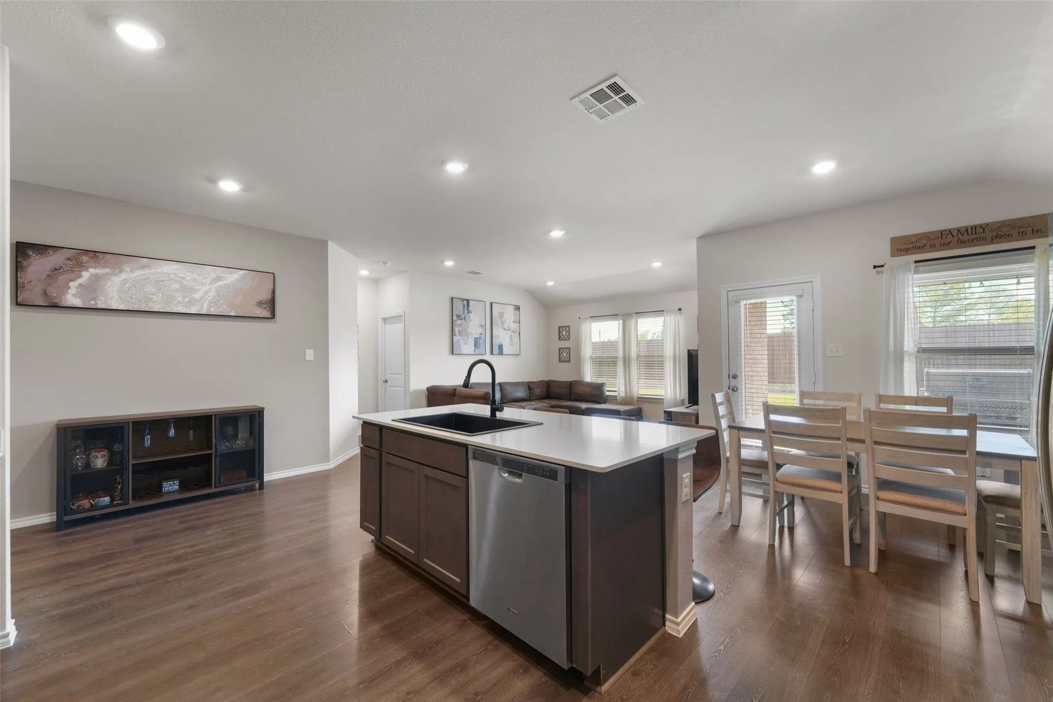 Single Family Residence For Sale in Hunt County , 144 Silver Charm Lane, Caddo Mills, Texas 75135, 4 Bedroom, 2 Bathroom, 2 Garage spaces, 1,583 Sqft, built in 2021, mls#21363163, Real Estate Agent in Caddo Mills, Homes For Sale in Hunt county, Homes For Sale in Caddo Mills, Realtor in Caddo Mills Texas, Real Estate Brokerage Independent Realty Texas, Luminita Cordes Realtor