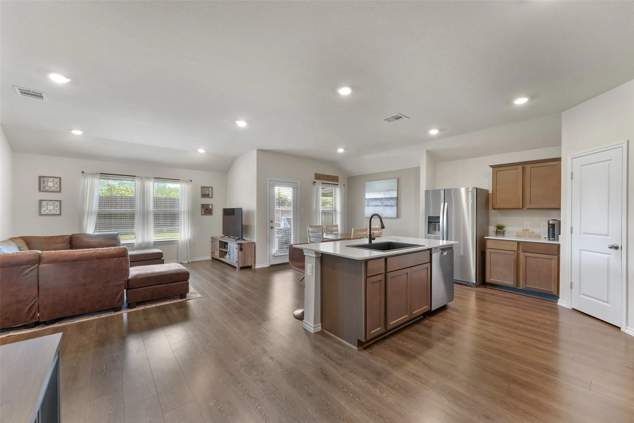 Single Family Residence For Sale in Hunt County , 144 Silver Charm Lane, Caddo Mills, Texas 75135, 4 Bedroom, 2 Bathroom, 2 Garage spaces, 1,583 Sqft, built in 2021, mls#21363163, Real Estate Agent in Caddo Mills, Homes For Sale in Hunt county, Homes For Sale in Caddo Mills, Realtor in Caddo Mills Texas, Real Estate Brokerage Independent Realty Texas, Luminita Cordes Realtor