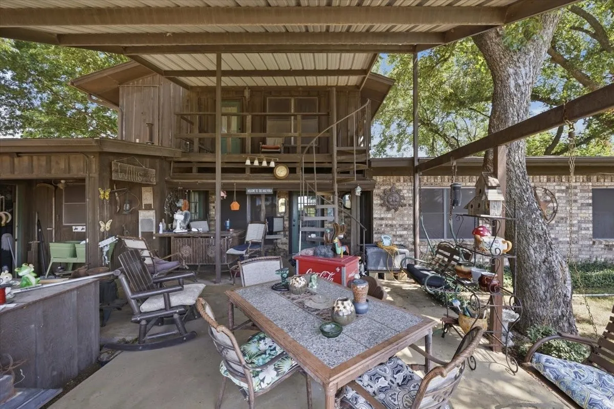 Single Family Residence For Sale in Eastland County , 6221 Highway 8, Desdemona, Texas 76445, 4 Bedroom, 3 Bathroom, 3 Garage spaces, 2,551 Sqft, built in 1980, mls#21363501, Real Estate Agent in Desdemona, Homes For Sale in Eastland county, Homes For Sale in Desdemona, Realtor in Desdemona Texas, Real Estate Brokerage Independent Realty Texas, Luminita Cordes Realtor