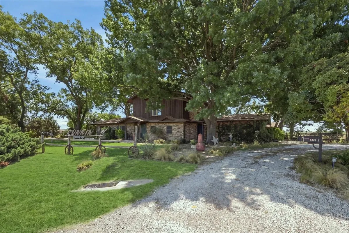 Single Family Residence For Sale in Eastland County , 6221 Highway 8, Desdemona, Texas 76445, 4 Bedroom, 3 Bathroom, 3 Garage spaces, 2,551 Sqft, built in 1980, mls#21363501, Real Estate Agent in Desdemona, Homes For Sale in Eastland county, Homes For Sale in Desdemona, Realtor in Desdemona Texas, Real Estate Brokerage Independent Realty Texas, Luminita Cordes Realtor