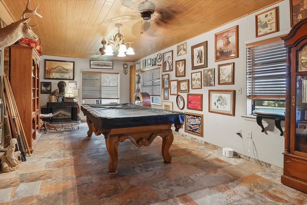 Single Family Residence For Sale in Eastland County , 6221 Highway 8, Desdemona, Texas 76445, 4 Bedroom, 3 Bathroom, 3 Garage spaces, 2,551 Sqft, built in 1980, mls#21363501, Real Estate Agent in Desdemona, Homes For Sale in Eastland county, Homes For Sale in Desdemona, Realtor in Desdemona Texas, Real Estate Brokerage Independent Realty Texas, Luminita Cordes Realtor