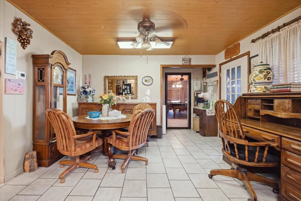 Single Family Residence For Sale in Eastland County , 6221 Highway 8, Desdemona, Texas 76445, 4 Bedroom, 3 Bathroom, 3 Garage spaces, 2,551 Sqft, built in 1980, mls#21363501, Real Estate Agent in Desdemona, Homes For Sale in Eastland county, Homes For Sale in Desdemona, Realtor in Desdemona Texas, Real Estate Brokerage Independent Realty Texas, Luminita Cordes Realtor