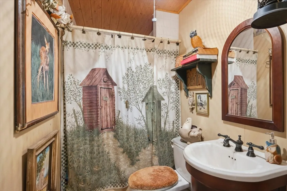 Single Family Residence For Sale in Eastland County , 6221 Highway 8, Desdemona, Texas 76445, 4 Bedroom, 3 Bathroom, 3 Garage spaces, 2,551 Sqft, built in 1980, mls#21363501, Real Estate Agent in Desdemona, Homes For Sale in Eastland county, Homes For Sale in Desdemona, Realtor in Desdemona Texas, Real Estate Brokerage Independent Realty Texas, Luminita Cordes Realtor