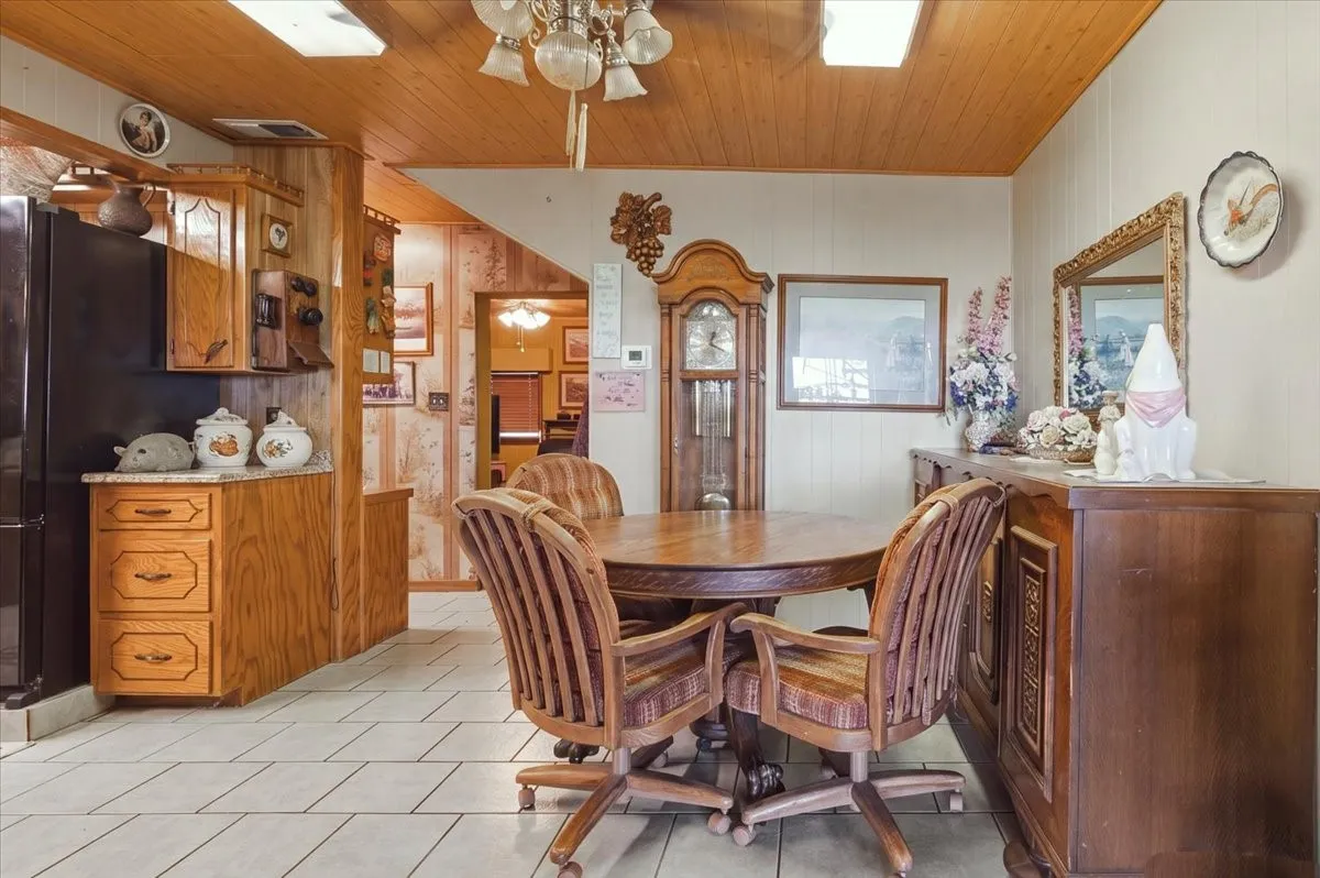 Single Family Residence For Sale in Eastland County , 6221 Highway 8, Desdemona, Texas 76445, 4 Bedroom, 3 Bathroom, 3 Garage spaces, 2,551 Sqft, built in 1980, mls#21363501, Real Estate Agent in Desdemona, Homes For Sale in Eastland county, Homes For Sale in Desdemona, Realtor in Desdemona Texas, Real Estate Brokerage Independent Realty Texas, Luminita Cordes Realtor