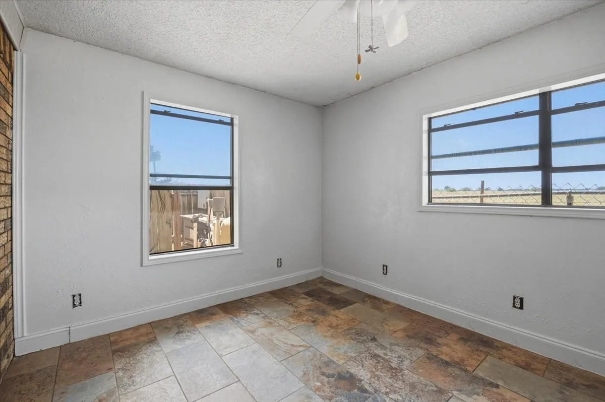 Single Family Residence For Sale in Eastland County , 6221 Highway 8, Desdemona, Texas 76445, 4 Bedroom, 3 Bathroom, 3 Garage spaces, 2,551 Sqft, built in 1980, mls#21363501, Real Estate Agent in Desdemona, Homes For Sale in Eastland county, Homes For Sale in Desdemona, Realtor in Desdemona Texas, Real Estate Brokerage Independent Realty Texas, Luminita Cordes Realtor