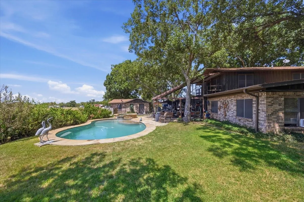 Single Family Residence For Sale in Eastland County , 6221 Highway 8, Desdemona, Texas 76445, 4 Bedroom, 3 Bathroom, 3 Garage spaces, 2,551 Sqft, built in 1980, mls#21363501, Real Estate Agent in Desdemona, Homes For Sale in Eastland county, Homes For Sale in Desdemona, Realtor in Desdemona Texas, Real Estate Brokerage Independent Realty Texas, Luminita Cordes Realtor