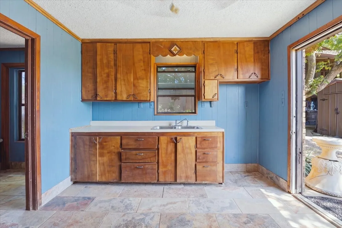 Single Family Residence For Sale in Eastland County , 6221 Highway 8, Desdemona, Texas 76445, 4 Bedroom, 3 Bathroom, 3 Garage spaces, 2,551 Sqft, built in 1980, mls#21363501, Real Estate Agent in Desdemona, Homes For Sale in Eastland county, Homes For Sale in Desdemona, Realtor in Desdemona Texas, Real Estate Brokerage Independent Realty Texas, Luminita Cordes Realtor