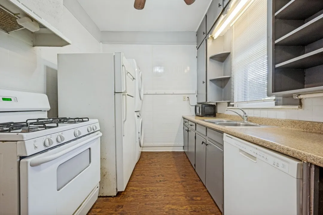 Duplex For Rent in Denton County , 904 W Hickory Street B, Denton, Texas 76201, 2 Bedroom, 1 Bathroom, Garage spaces, 950 Sqft, built in 1963, mls#21363138, Real Estate Agent in Denton, Homes For Rent in Denton county, Homes For Rent in Denton, Realtor in Denton Texas, Real Estate Brokerage Independent Realty Texas, Luminita Cordes Realtor