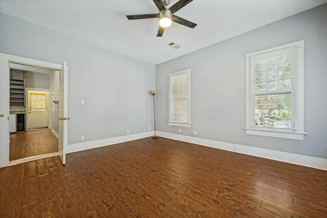 Duplex For Rent in Denton County , 904 W Hickory Street B, Denton, Texas 76201, 2 Bedroom, 1 Bathroom, Garage spaces, 950 Sqft, built in 1963, mls#21363138, Real Estate Agent in Denton, Homes For Rent in Denton county, Homes For Rent in Denton, Realtor in Denton Texas, Real Estate Brokerage Independent Realty Texas, Luminita Cordes Realtor