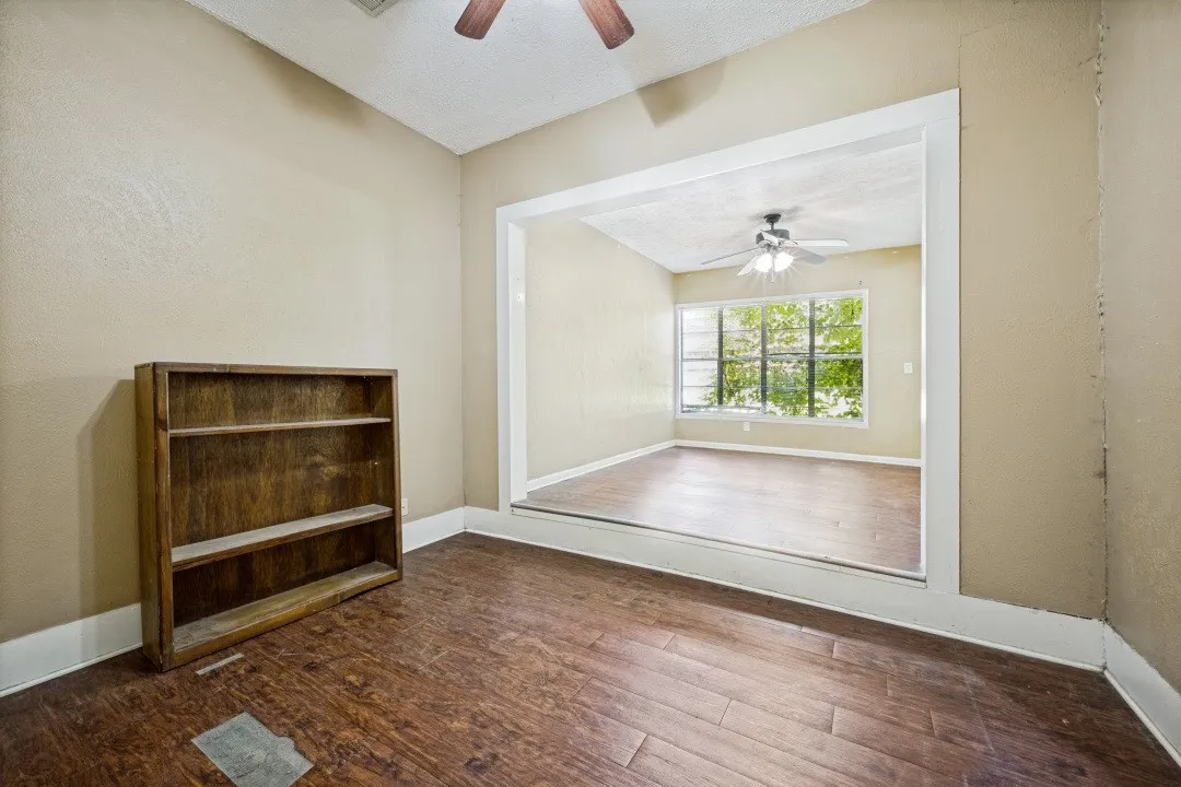Duplex For Rent in Denton County , 904 W Hickory Street B, Denton, Texas 76201, 2 Bedroom, 1 Bathroom, Garage spaces, 950 Sqft, built in 1963, mls#21363138, Real Estate Agent in Denton, Homes For Rent in Denton county, Homes For Rent in Denton, Realtor in Denton Texas, Real Estate Brokerage Independent Realty Texas, Luminita Cordes Realtor