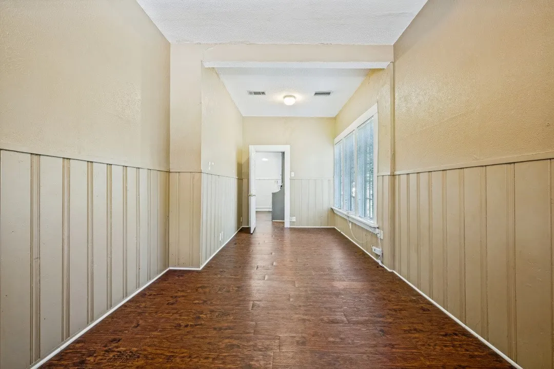 Duplex For Rent in Denton County , 904 W Hickory Street B, Denton, Texas 76201, 2 Bedroom, 1 Bathroom, Garage spaces, 950 Sqft, built in 1963, mls#21363138, Real Estate Agent in Denton, Homes For Rent in Denton county, Homes For Rent in Denton, Realtor in Denton Texas, Real Estate Brokerage Independent Realty Texas, Luminita Cordes Realtor