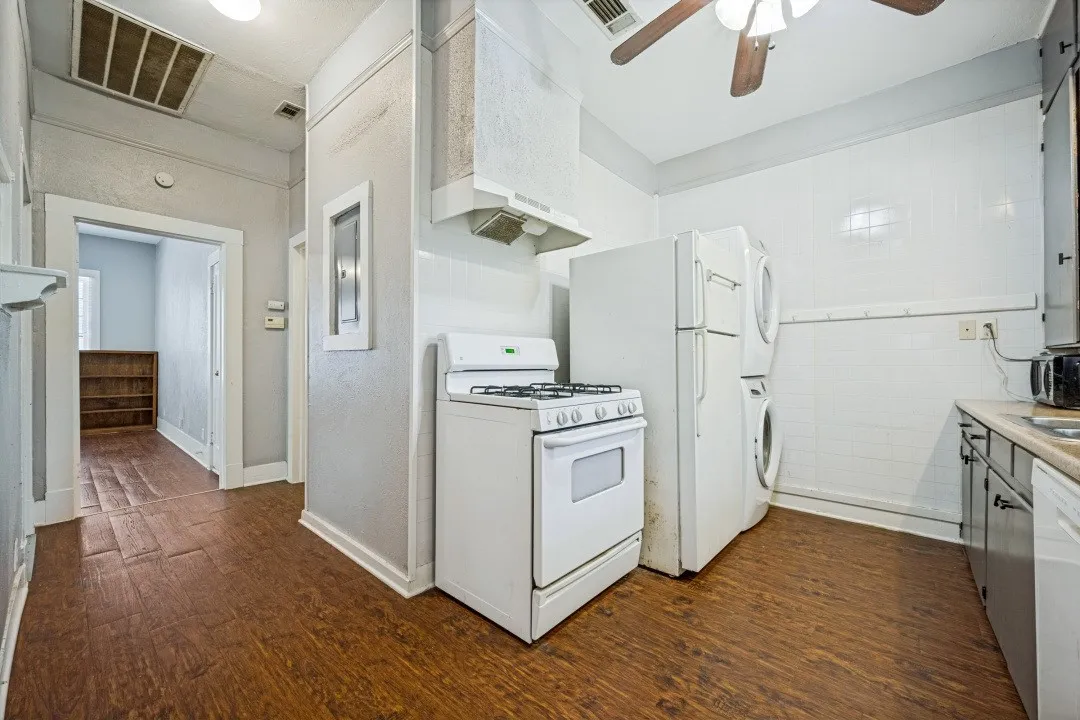 Duplex For Rent in Denton County , 904 W Hickory Street B, Denton, Texas 76201, 2 Bedroom, 1 Bathroom, Garage spaces, 950 Sqft, built in 1963, mls#21363138, Real Estate Agent in Denton, Homes For Rent in Denton county, Homes For Rent in Denton, Realtor in Denton Texas, Real Estate Brokerage Independent Realty Texas, Luminita Cordes Realtor