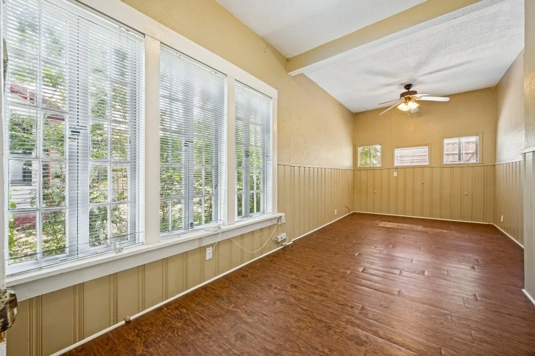 Duplex For Rent in Denton County , 904 W Hickory Street B, Denton, Texas 76201, 2 Bedroom, 1 Bathroom, Garage spaces, 950 Sqft, built in 1963, mls#21363138, Real Estate Agent in Denton, Homes For Rent in Denton county, Homes For Rent in Denton, Realtor in Denton Texas, Real Estate Brokerage Independent Realty Texas, Luminita Cordes Realtor