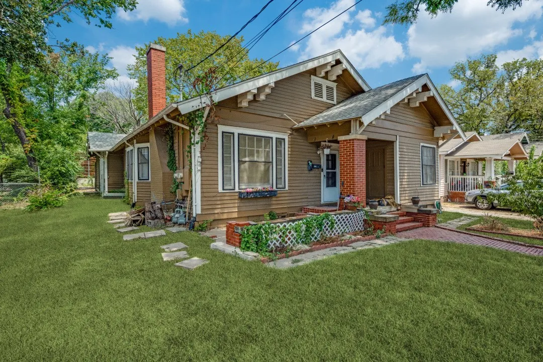 Duplex For Rent in Denton County , 904 W Hickory Street B, Denton, Texas 76201, 2 Bedroom, 1 Bathroom, Garage spaces, 950 Sqft, built in 1963, mls#21363138, Real Estate Agent in Denton, Homes For Rent in Denton county, Homes For Rent in Denton, Realtor in Denton Texas, Real Estate Brokerage Independent Realty Texas, Luminita Cordes Realtor