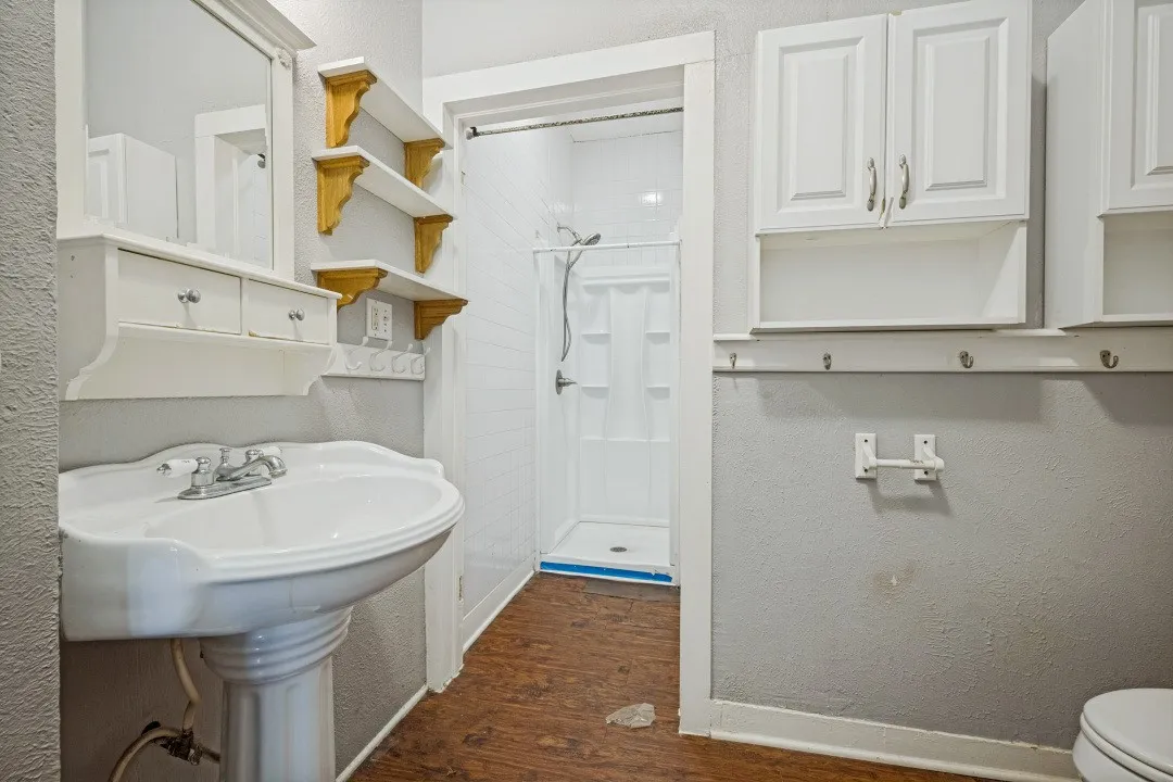 Duplex For Rent in Denton County , 904 W Hickory Street B, Denton, Texas 76201, 2 Bedroom, 1 Bathroom, Garage spaces, 950 Sqft, built in 1963, mls#21363138, Real Estate Agent in Denton, Homes For Rent in Denton county, Homes For Rent in Denton, Realtor in Denton Texas, Real Estate Brokerage Independent Realty Texas, Luminita Cordes Realtor