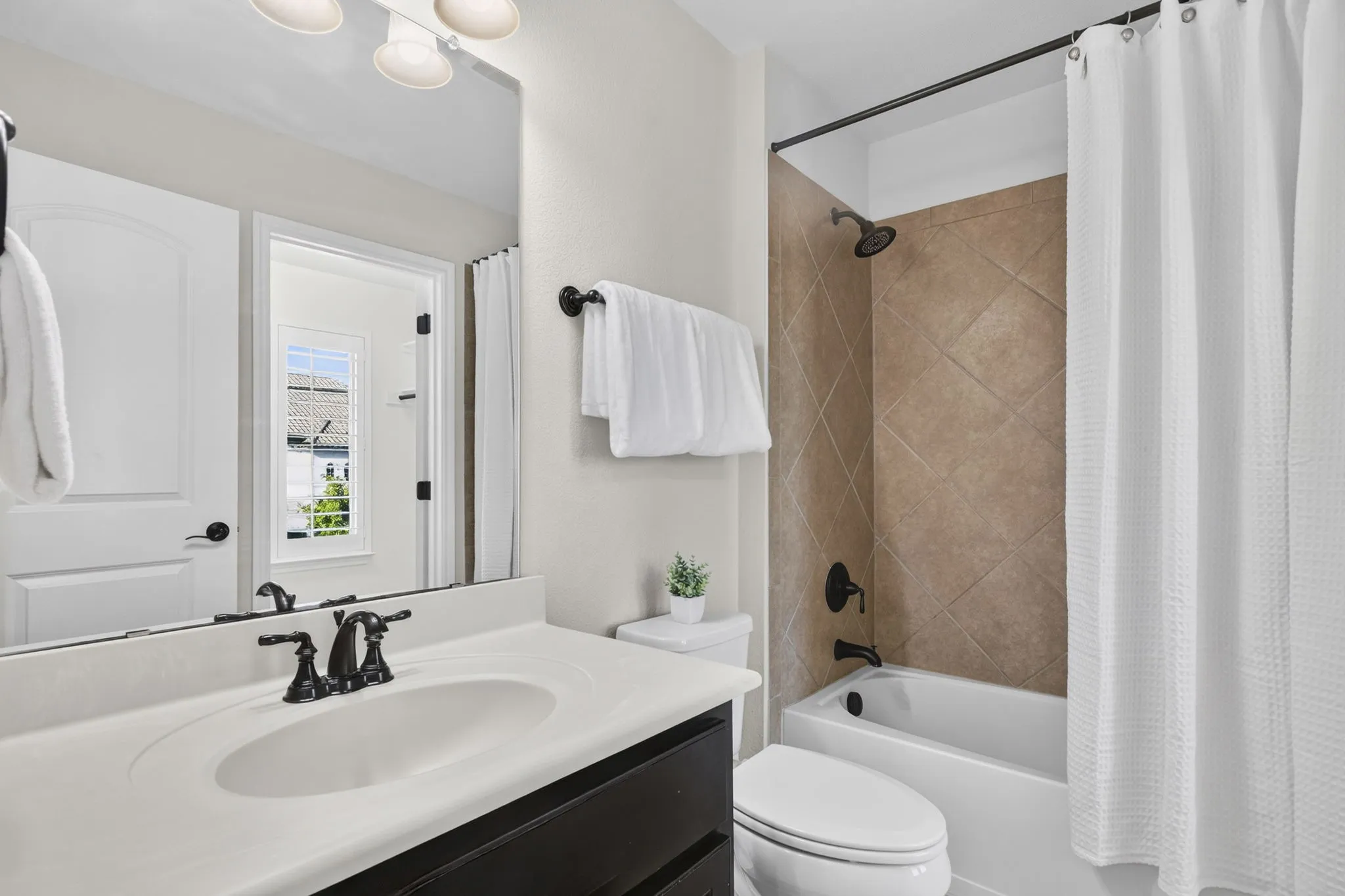 Single Family Residence For Sale in Denton County , 947 Running Bay, Frisco, Texas 75036, 5 Bedroom, 6 Bathroom, 3 Garage spaces, 5,494 Sqft, built in 2015, mls#21360650, Real Estate Agent in Frisco, Homes For Sale in Denton county, Homes For Sale in Frisco, Realtor in Frisco Texas, Real Estate Brokerage Independent Realty Texas, Luminita Cordes Realtor