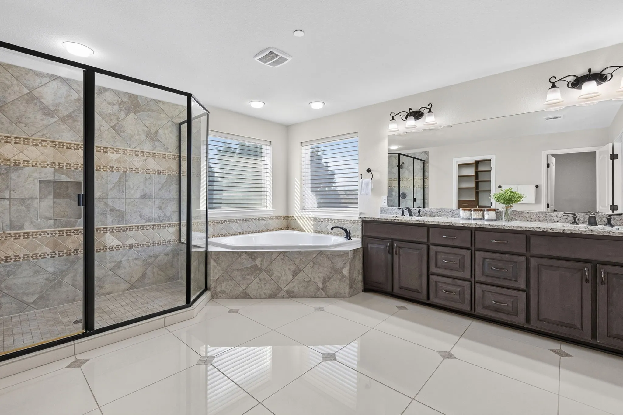 Single Family Residence For Sale in Denton County , 947 Running Bay, Frisco, Texas 75036, 5 Bedroom, 6 Bathroom, 3 Garage spaces, 5,494 Sqft, built in 2015, mls#21360650, Real Estate Agent in Frisco, Homes For Sale in Denton county, Homes For Sale in Frisco, Realtor in Frisco Texas, Real Estate Brokerage Independent Realty Texas, Luminita Cordes Realtor