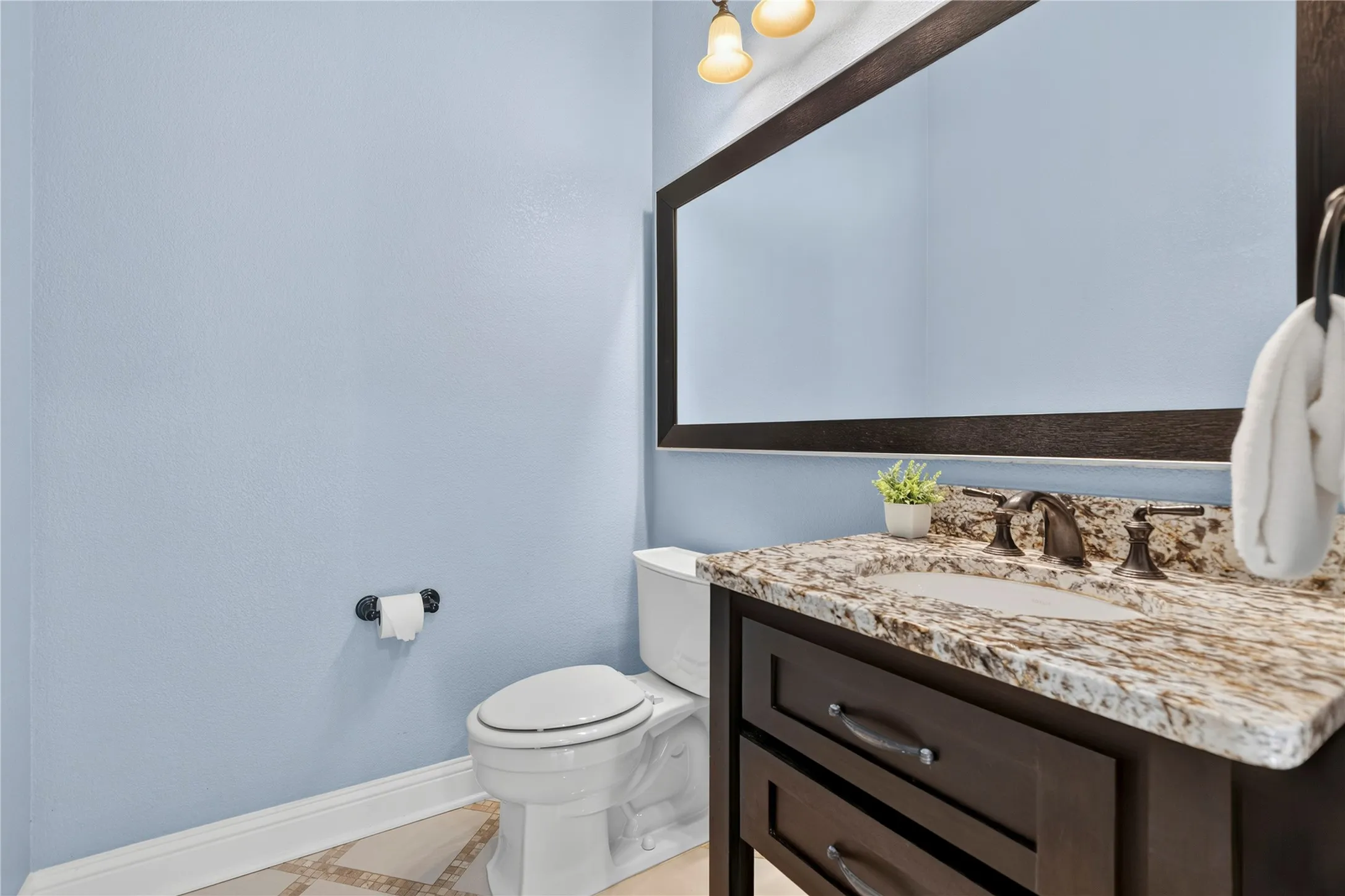 Single Family Residence For Sale in Denton County , 947 Running Bay, Frisco, Texas 75036, 5 Bedroom, 6 Bathroom, 3 Garage spaces, 5,494 Sqft, built in 2015, mls#21360650, Real Estate Agent in Frisco, Homes For Sale in Denton county, Homes For Sale in Frisco, Realtor in Frisco Texas, Real Estate Brokerage Independent Realty Texas, Luminita Cordes Realtor