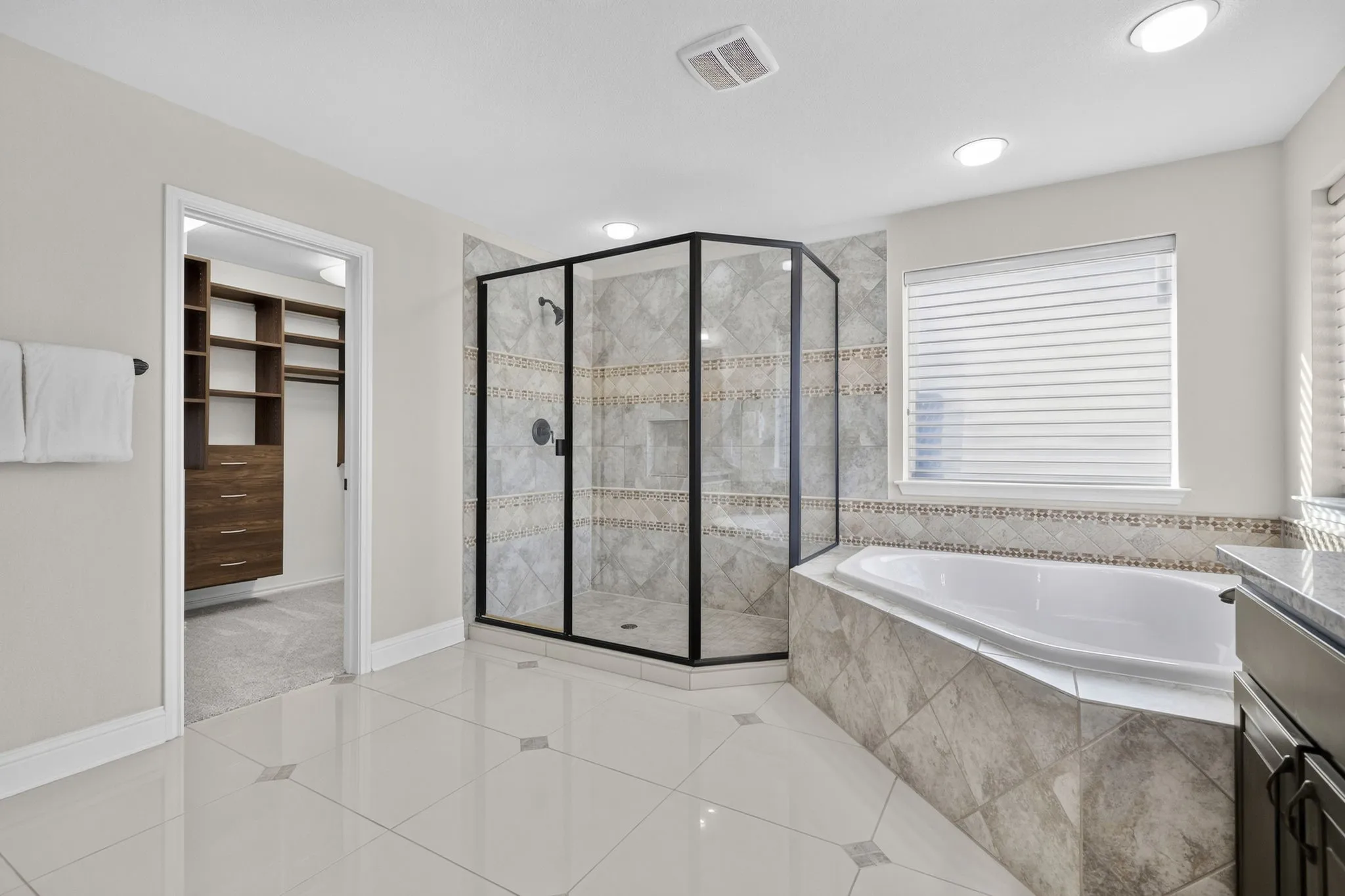 Single Family Residence For Sale in Denton County , 947 Running Bay, Frisco, Texas 75036, 5 Bedroom, 6 Bathroom, 3 Garage spaces, 5,494 Sqft, built in 2015, mls#21360650, Real Estate Agent in Frisco, Homes For Sale in Denton county, Homes For Sale in Frisco, Realtor in Frisco Texas, Real Estate Brokerage Independent Realty Texas, Luminita Cordes Realtor