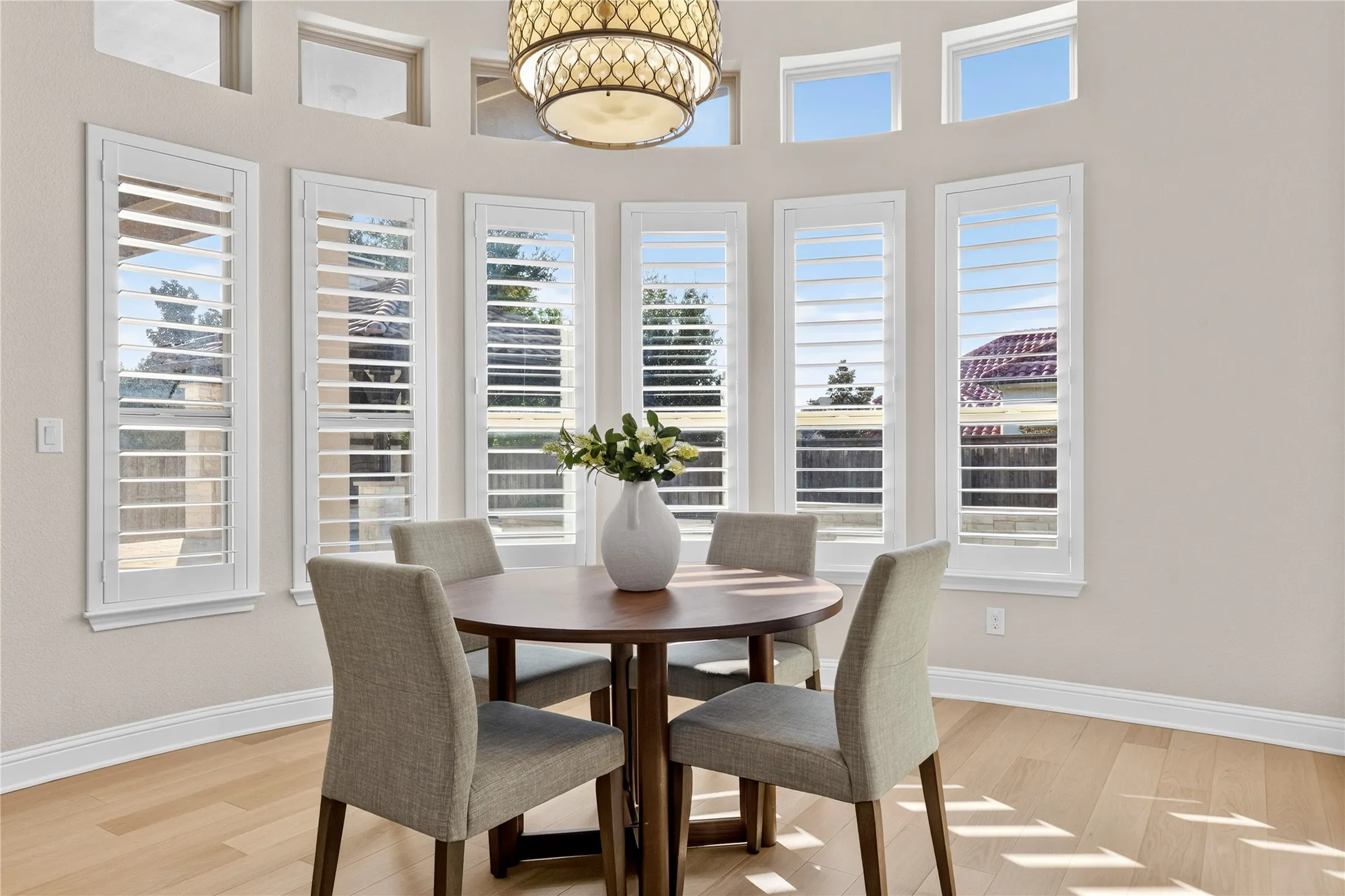 Single Family Residence For Sale in Denton County , 947 Running Bay, Frisco, Texas 75036, 5 Bedroom, 6 Bathroom, 3 Garage spaces, 5,494 Sqft, built in 2015, mls#21360650, Real Estate Agent in Frisco, Homes For Sale in Denton county, Homes For Sale in Frisco, Realtor in Frisco Texas, Real Estate Brokerage Independent Realty Texas, Luminita Cordes Realtor