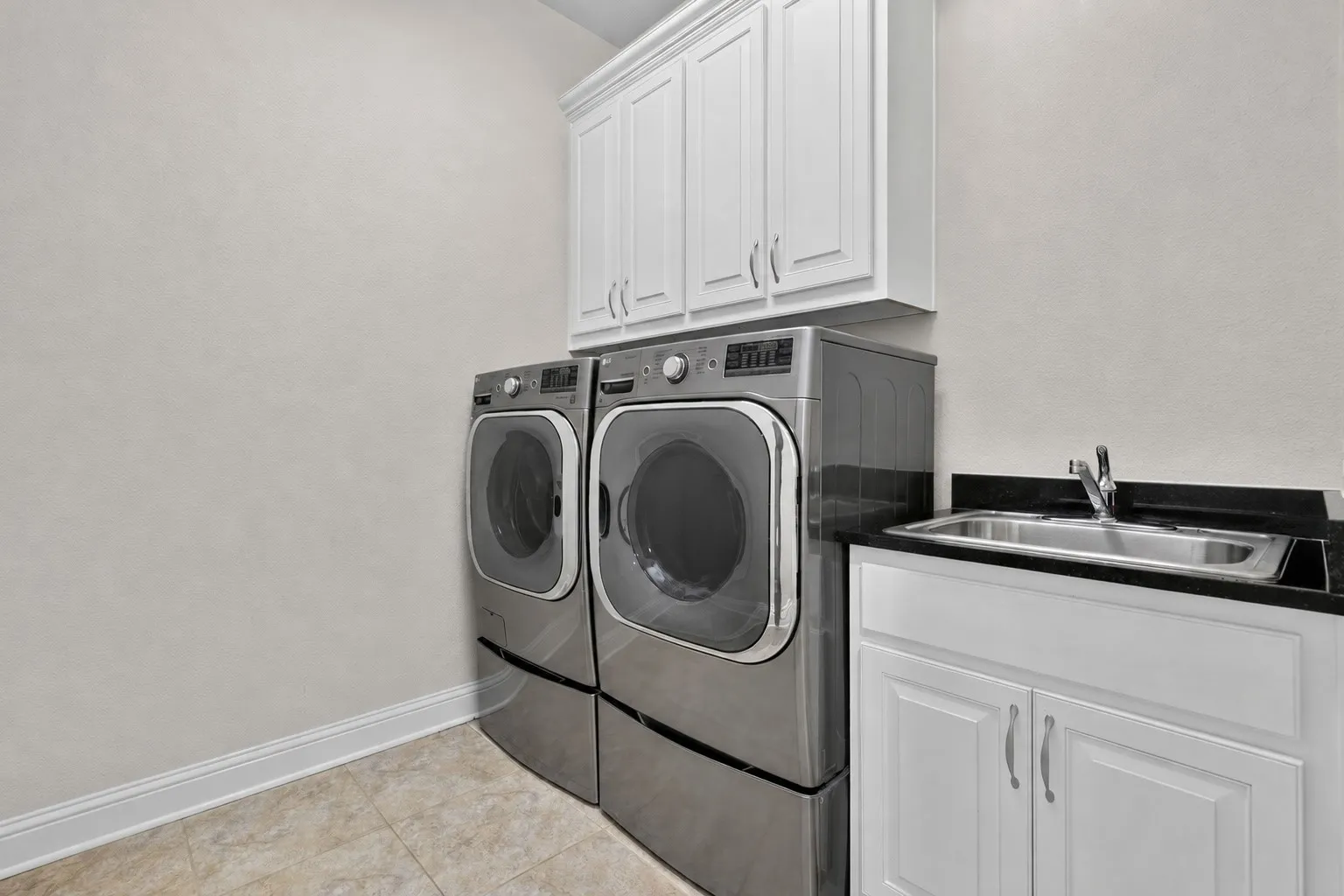 Single Family Residence For Sale in Denton County , 947 Running Bay, Frisco, Texas 75036, 5 Bedroom, 6 Bathroom, 3 Garage spaces, 5,494 Sqft, built in 2015, mls#21360650, Real Estate Agent in Frisco, Homes For Sale in Denton county, Homes For Sale in Frisco, Realtor in Frisco Texas, Real Estate Brokerage Independent Realty Texas, Luminita Cordes Realtor