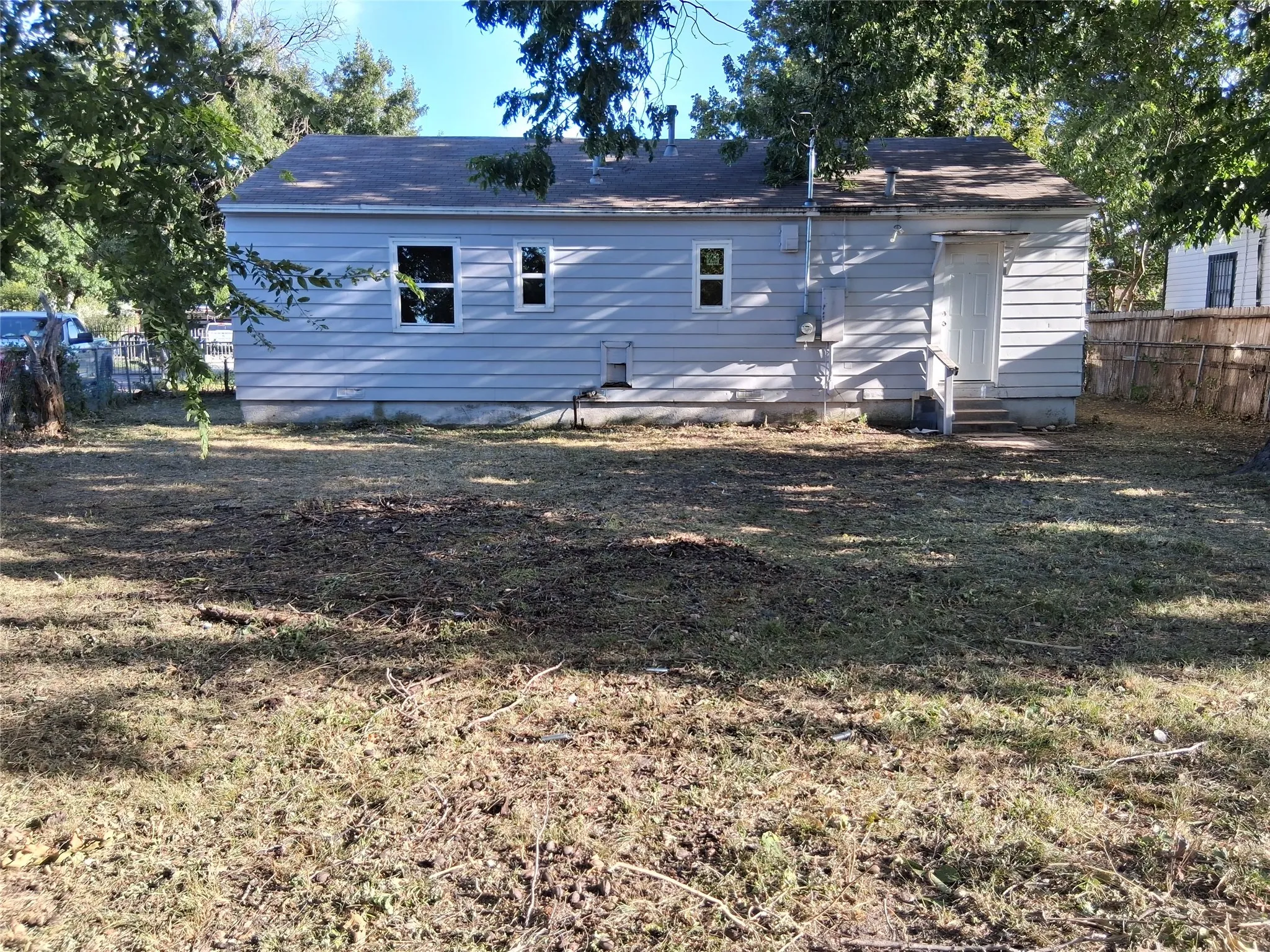 Single Family Residence For Sale in Dallas County , 2133 Glenfield Avenue, Dallas, Texas 75224, 2 Bedroom, 2 Bathroom, Garage spaces, 1,066 Sqft, built in 1949, mls#21363177, Real Estate Agent in Dallas, Homes For Sale in Dallas county, Homes For Sale in Dallas, Realtor in Dallas Texas, Real Estate Brokerage Independent Realty Texas, Luminita Cordes Realtor