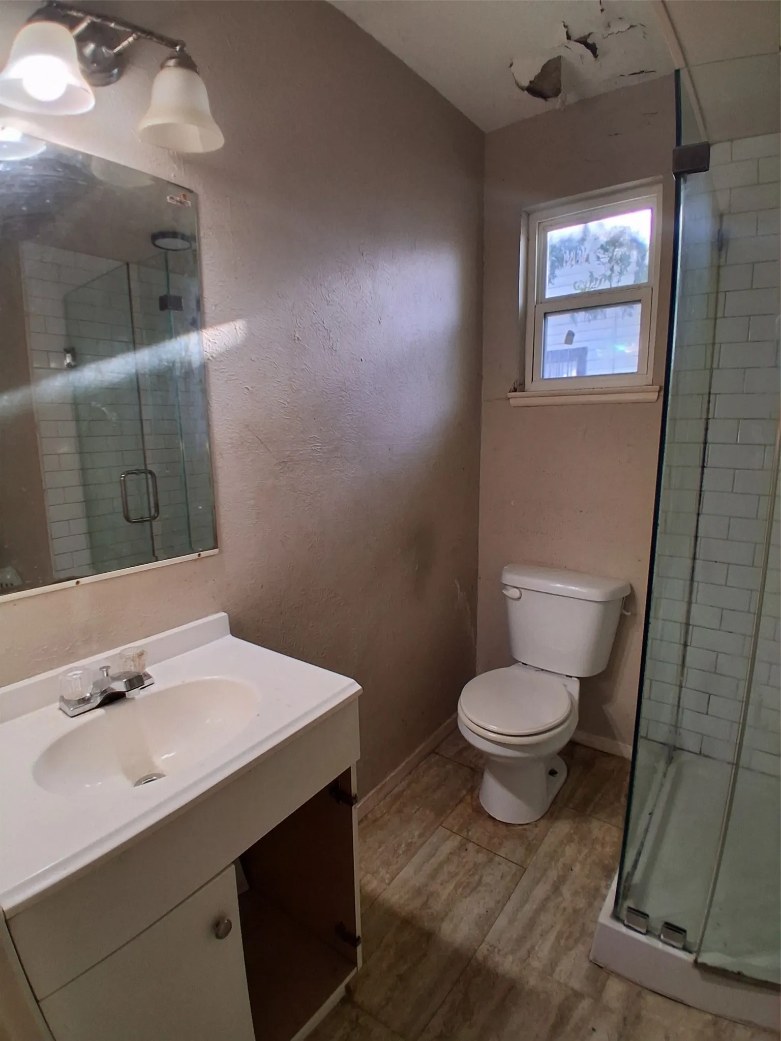 Single Family Residence For Sale in Dallas County , 2133 Glenfield Avenue, Dallas, Texas 75224, 2 Bedroom, 2 Bathroom, Garage spaces, 1,066 Sqft, built in 1949, mls#21363177, Real Estate Agent in Dallas, Homes For Sale in Dallas county, Homes For Sale in Dallas, Realtor in Dallas Texas, Real Estate Brokerage Independent Realty Texas, Luminita Cordes Realtor