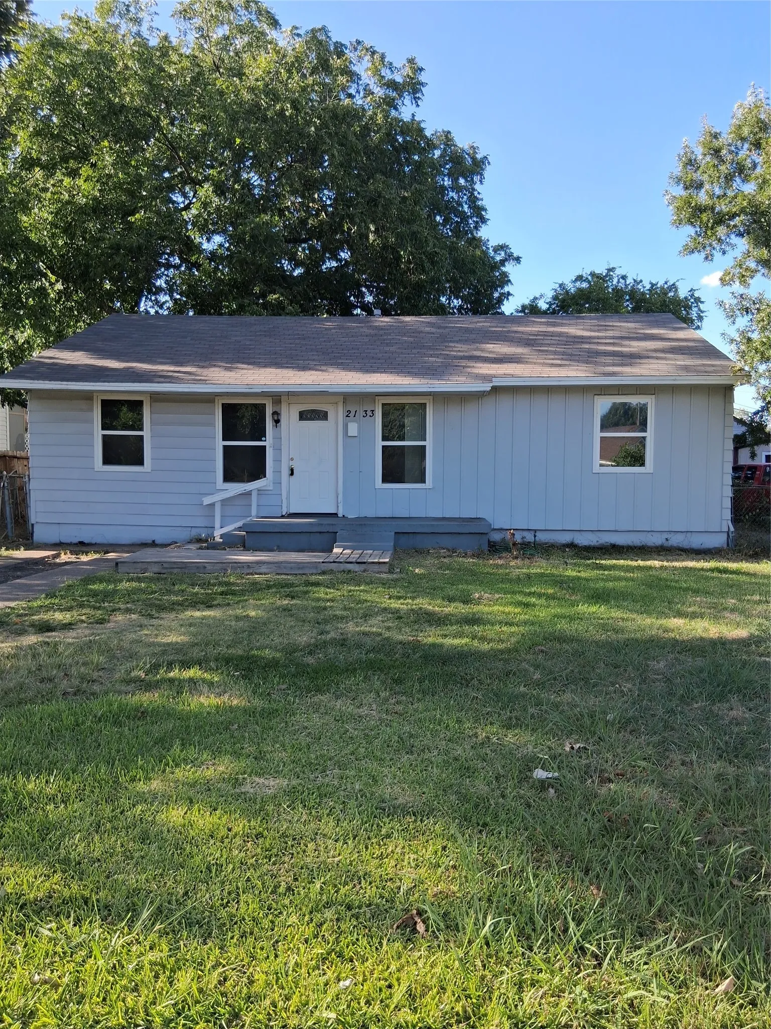 Single Family Residence For Sale in Dallas County , 2133 Glenfield Avenue, Dallas, Texas 75224, 2 Bedroom, 2 Bathroom, Garage spaces, 1,066 Sqft, built in 1949, mls#21363177, Real Estate Agent in Dallas, Homes For Sale in Dallas county, Homes For Sale in Dallas, Realtor in Dallas Texas, Real Estate Brokerage Independent Realty Texas, Luminita Cordes Realtor