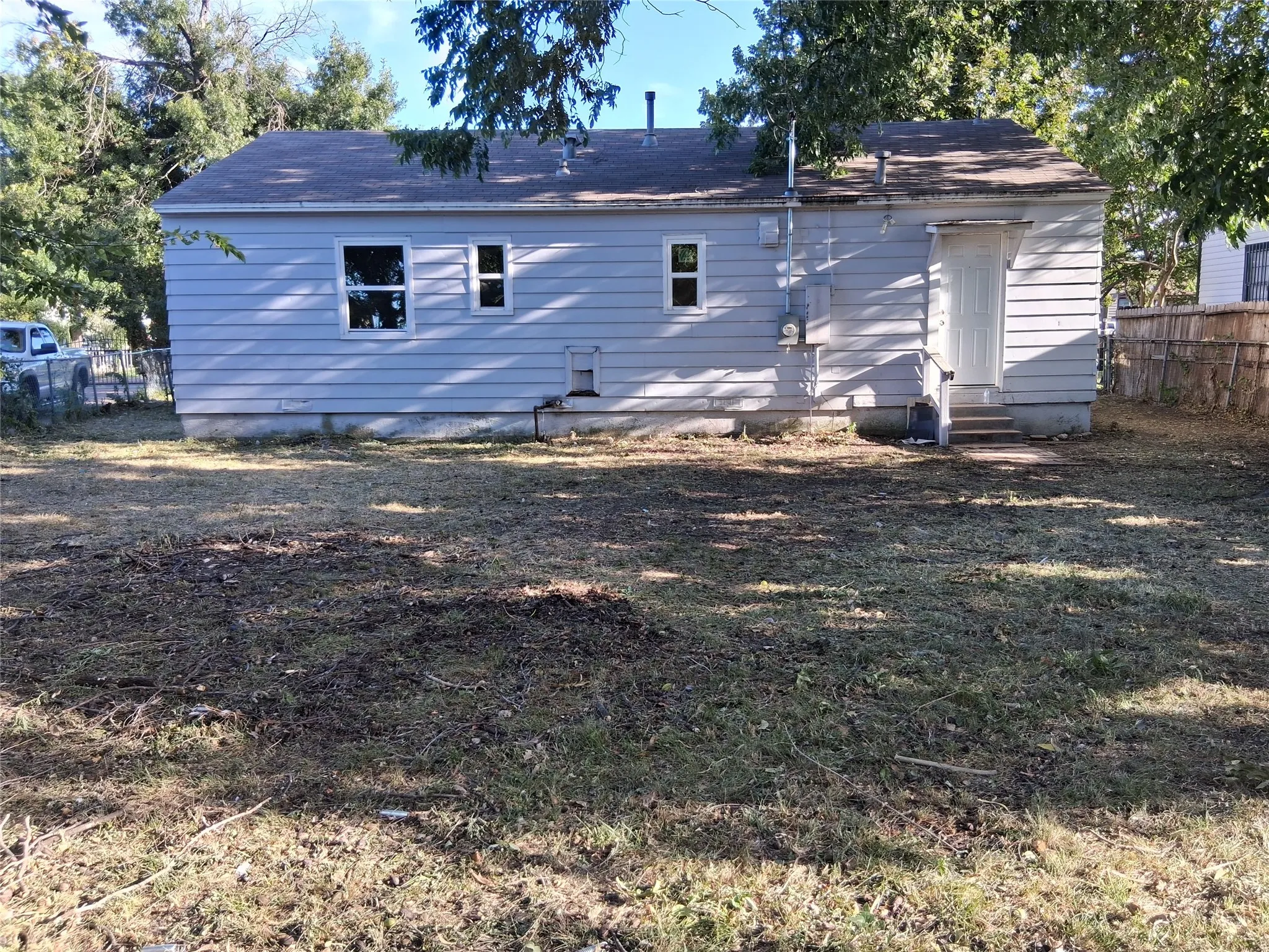 Single Family Residence For Sale in Dallas County , 2133 Glenfield Avenue, Dallas, Texas 75224, 2 Bedroom, 2 Bathroom, Garage spaces, 1,066 Sqft, built in 1949, mls#21363177, Real Estate Agent in Dallas, Homes For Sale in Dallas county, Homes For Sale in Dallas, Realtor in Dallas Texas, Real Estate Brokerage Independent Realty Texas, Luminita Cordes Realtor