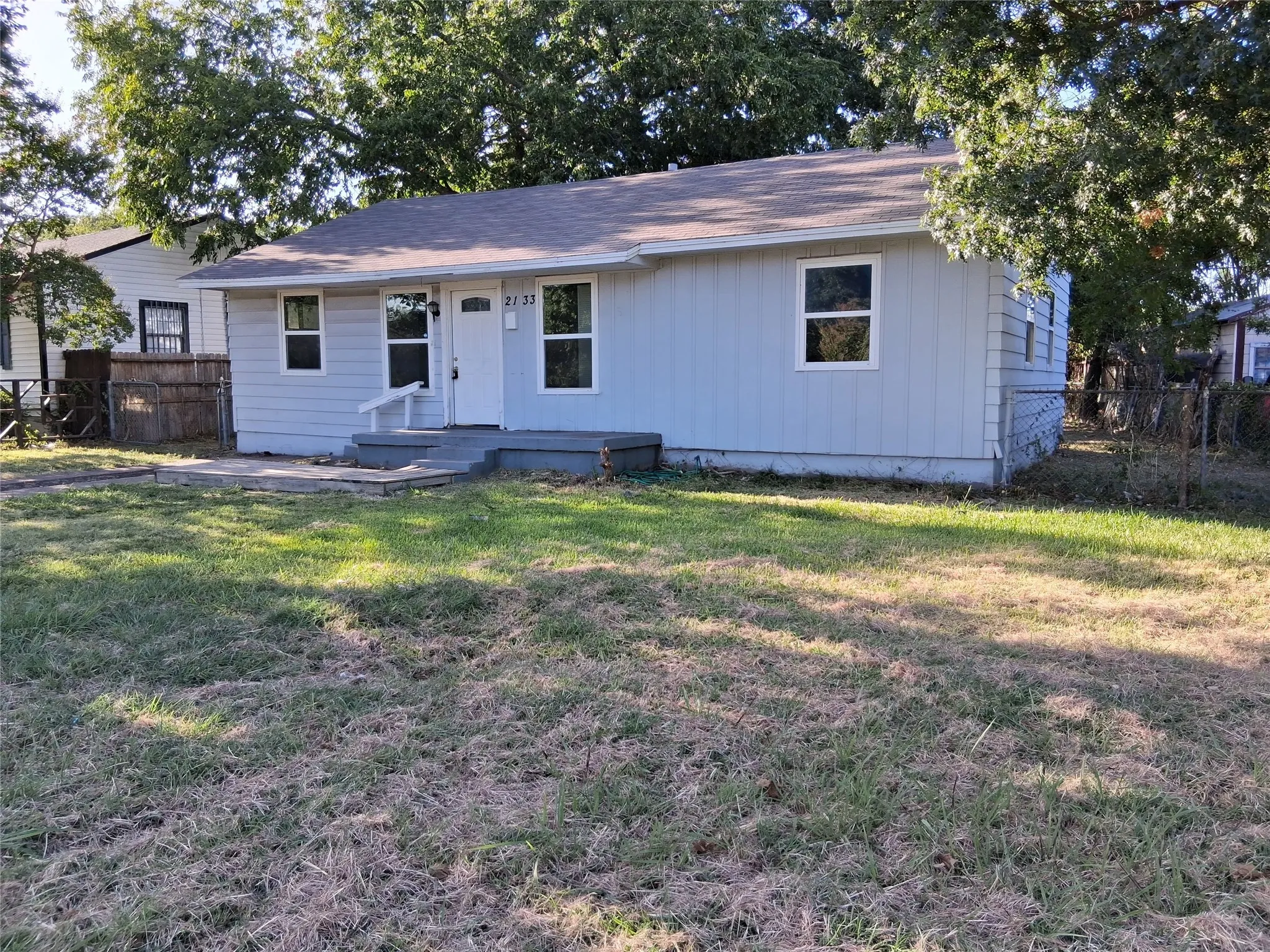 Single Family Residence For Sale in Dallas County , 2133 Glenfield Avenue, Dallas, Texas 75224, 2 Bedroom, 2 Bathroom, Garage spaces, 1,066 Sqft, built in 1949, mls#21363177, Real Estate Agent in Dallas, Homes For Sale in Dallas county, Homes For Sale in Dallas, Realtor in Dallas Texas, Real Estate Brokerage Independent Realty Texas, Luminita Cordes Realtor