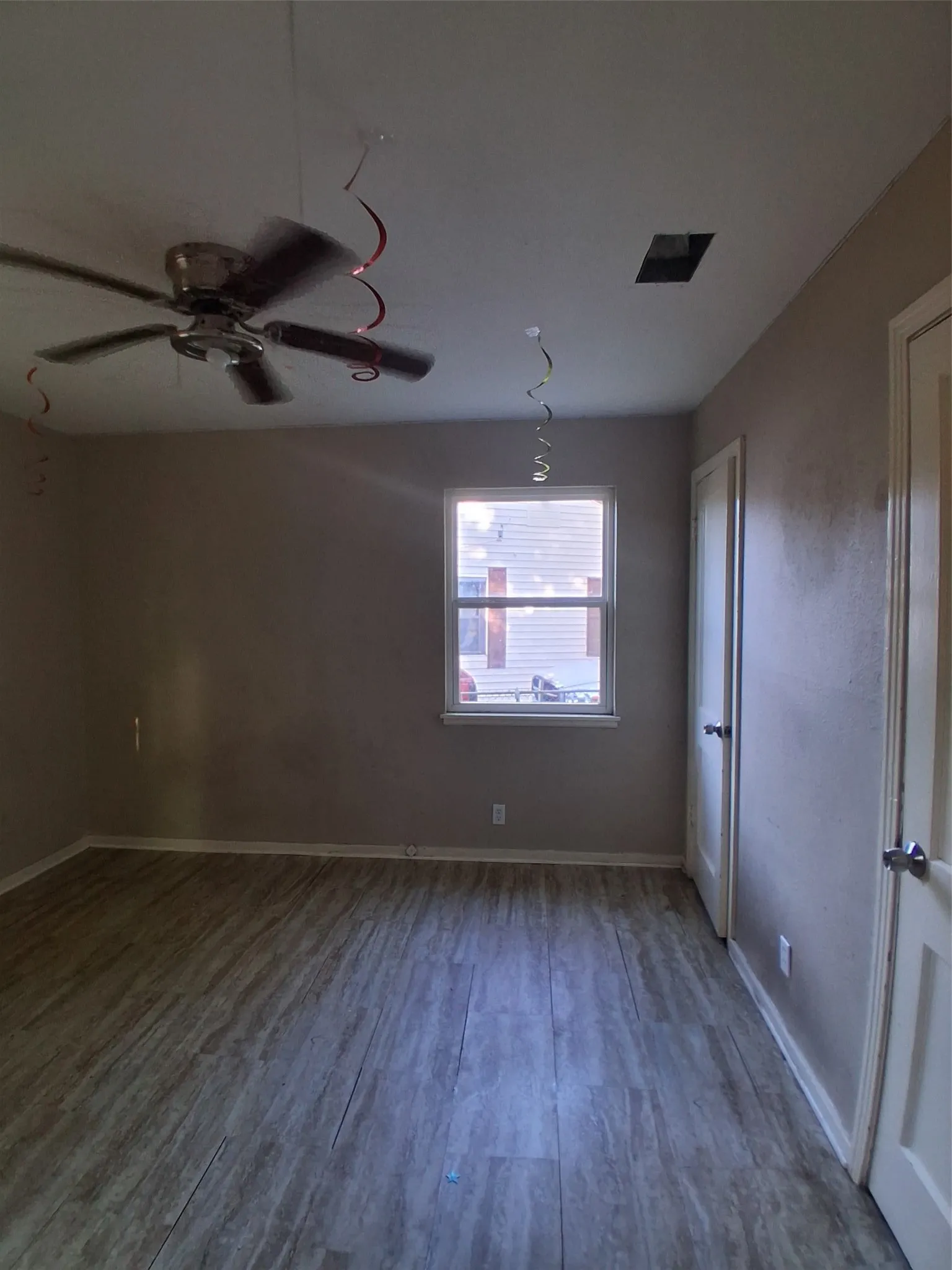 Single Family Residence For Sale in Dallas County , 2133 Glenfield Avenue, Dallas, Texas 75224, 2 Bedroom, 2 Bathroom, Garage spaces, 1,066 Sqft, built in 1949, mls#21363177, Real Estate Agent in Dallas, Homes For Sale in Dallas county, Homes For Sale in Dallas, Realtor in Dallas Texas, Real Estate Brokerage Independent Realty Texas, Luminita Cordes Realtor
