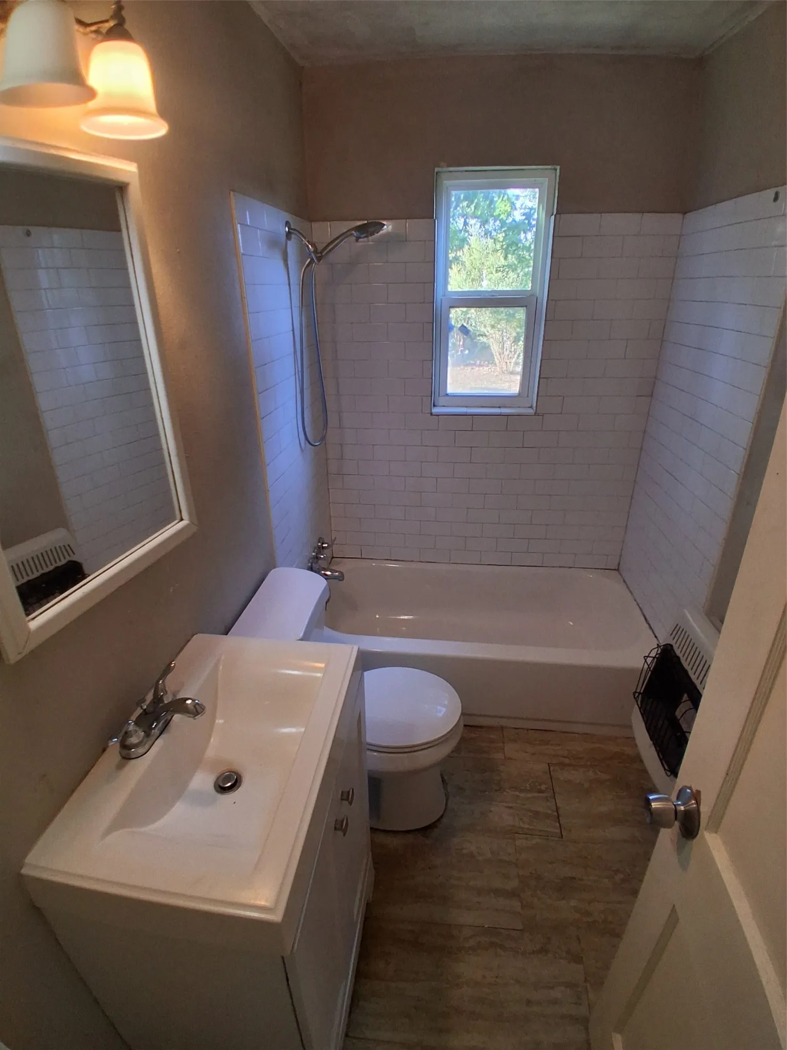 Single Family Residence For Sale in Dallas County , 2133 Glenfield Avenue, Dallas, Texas 75224, 2 Bedroom, 2 Bathroom, Garage spaces, 1,066 Sqft, built in 1949, mls#21363177, Real Estate Agent in Dallas, Homes For Sale in Dallas county, Homes For Sale in Dallas, Realtor in Dallas Texas, Real Estate Brokerage Independent Realty Texas, Luminita Cordes Realtor