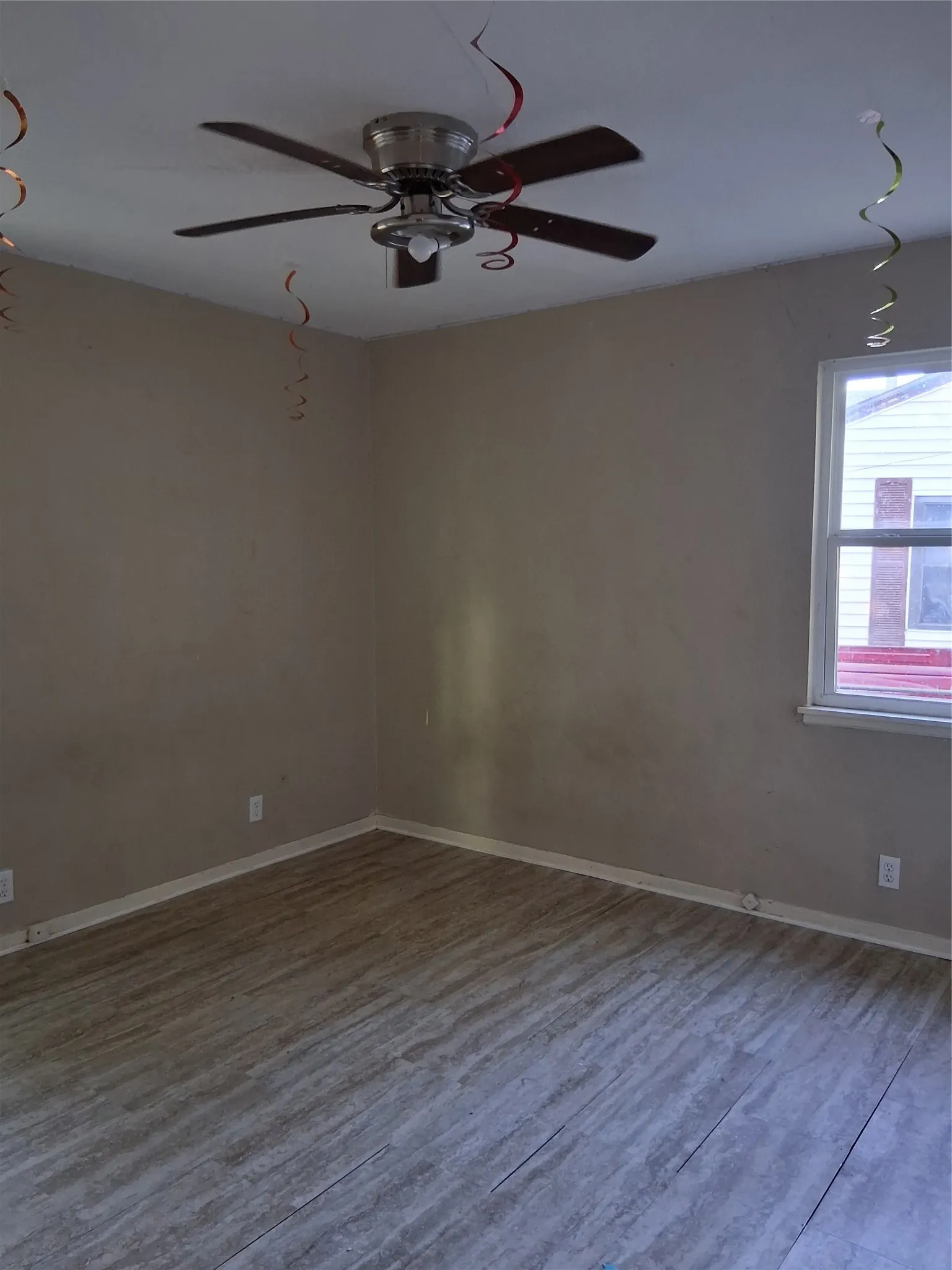 Single Family Residence For Sale in Dallas County , 2133 Glenfield Avenue, Dallas, Texas 75224, 2 Bedroom, 2 Bathroom, Garage spaces, 1,066 Sqft, built in 1949, mls#21363177, Real Estate Agent in Dallas, Homes For Sale in Dallas county, Homes For Sale in Dallas, Realtor in Dallas Texas, Real Estate Brokerage Independent Realty Texas, Luminita Cordes Realtor